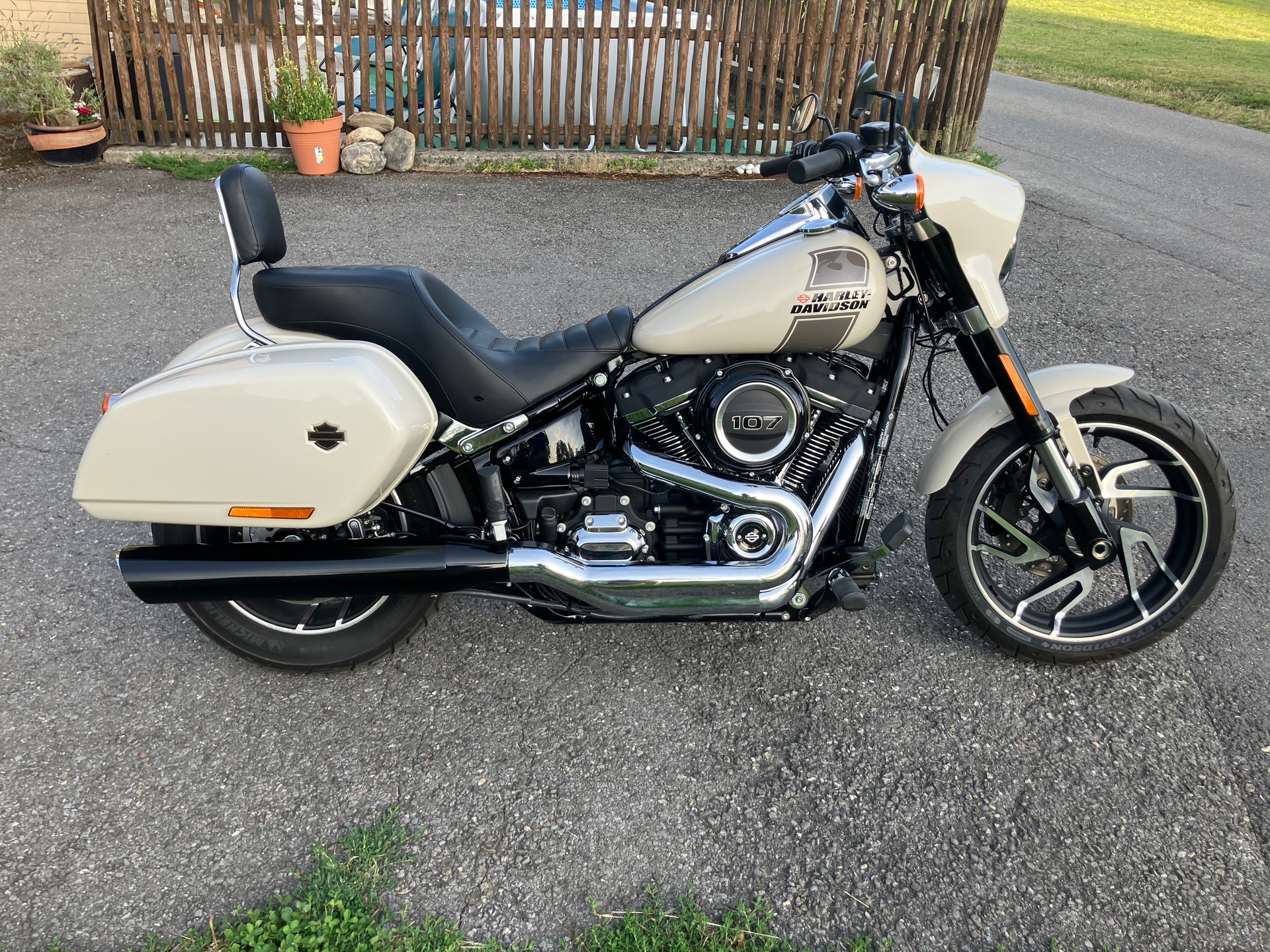HARLEY-DAVIDSON FLSB Sport Glide 107-image-1