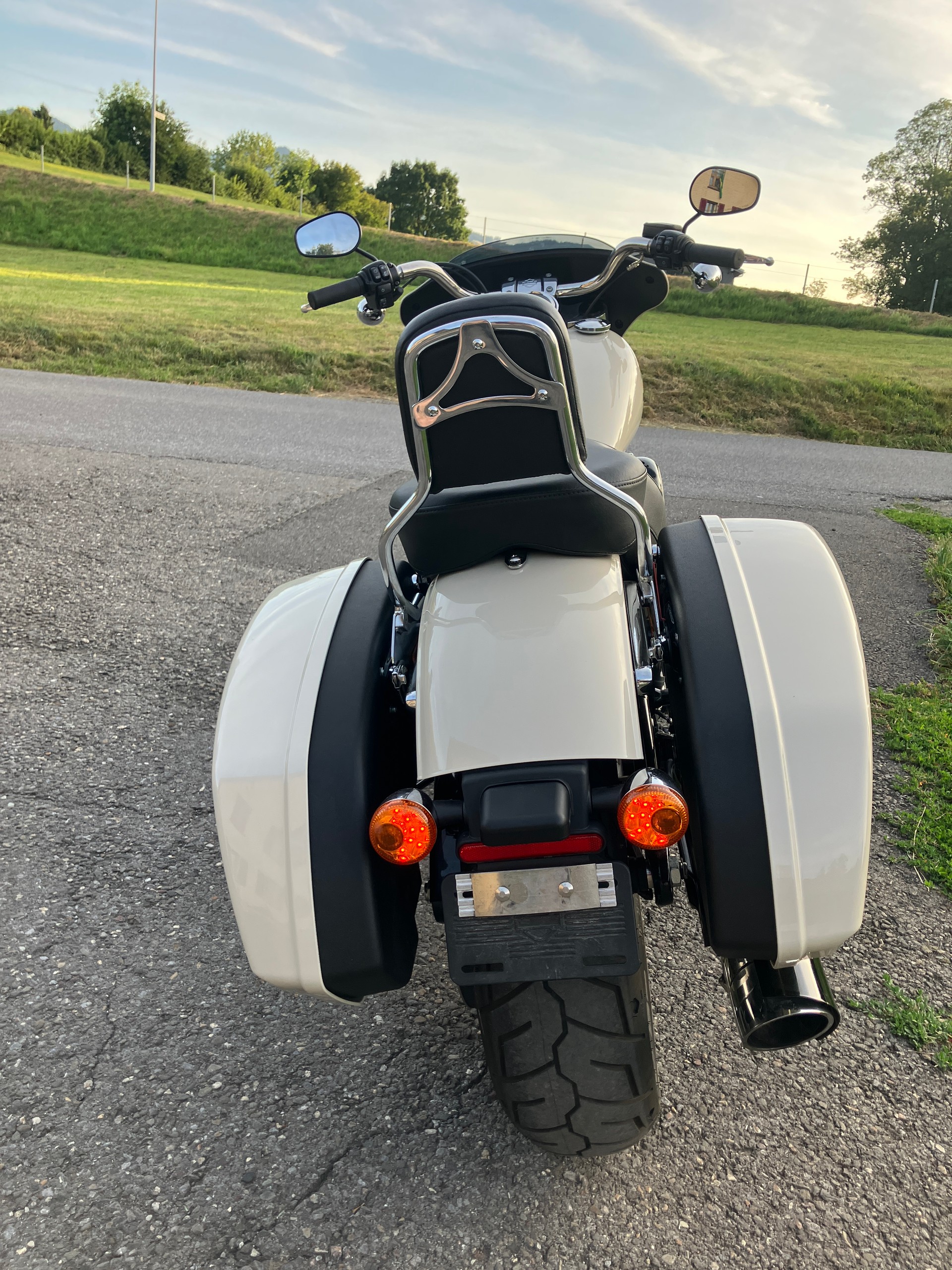 HARLEY-DAVIDSON FLSB Sport Glide 107-image-3