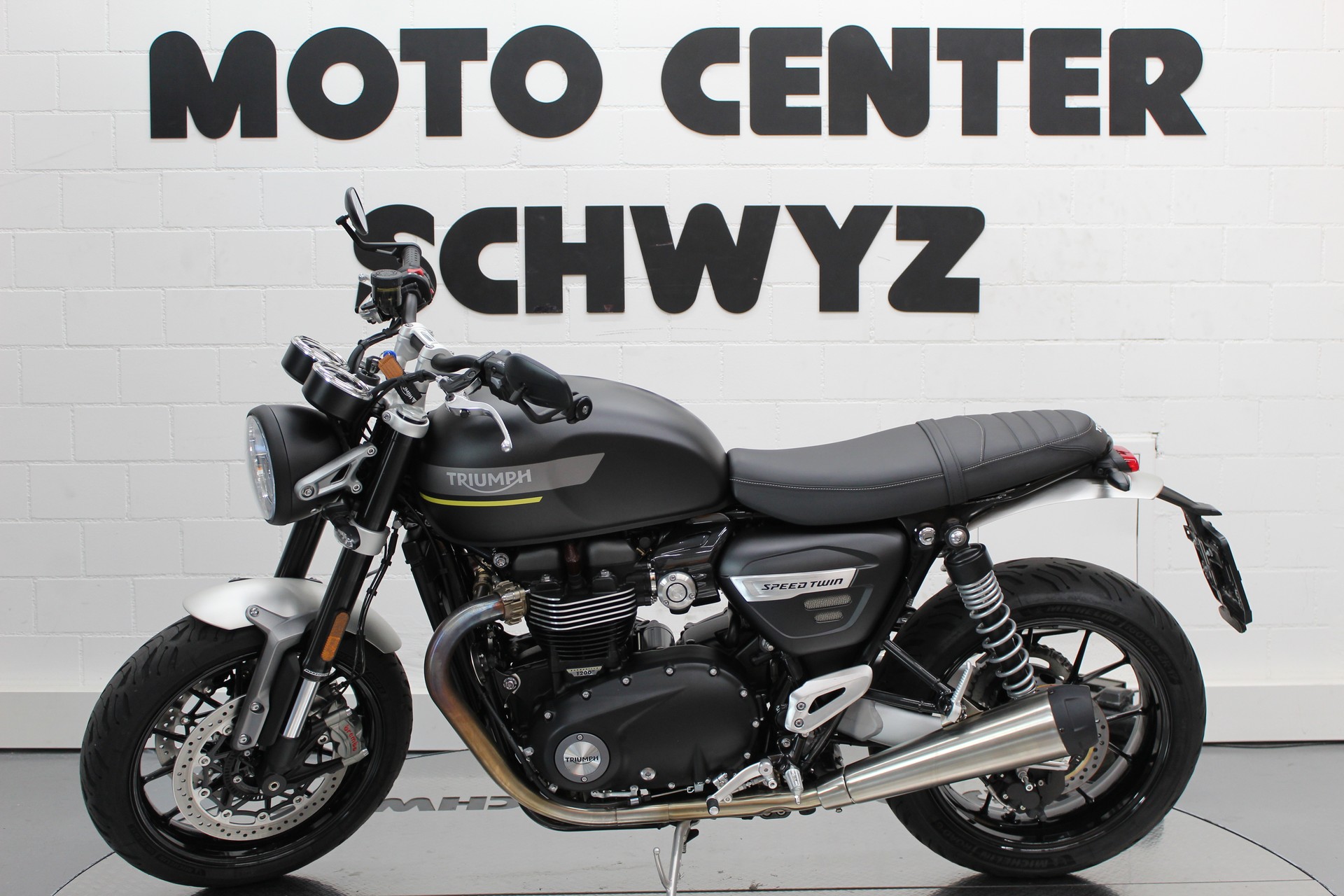 TRIUMPH Speed Twin 1200-image-3