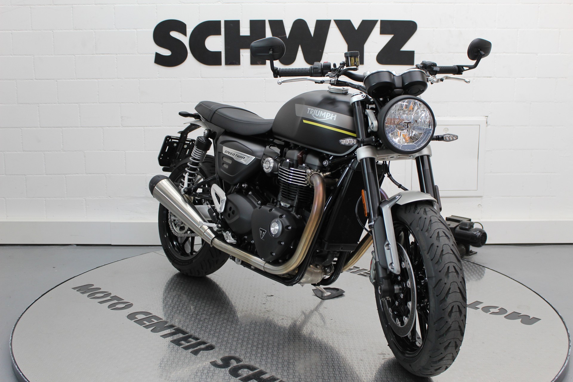 TRIUMPH Speed Twin 1200-image-1