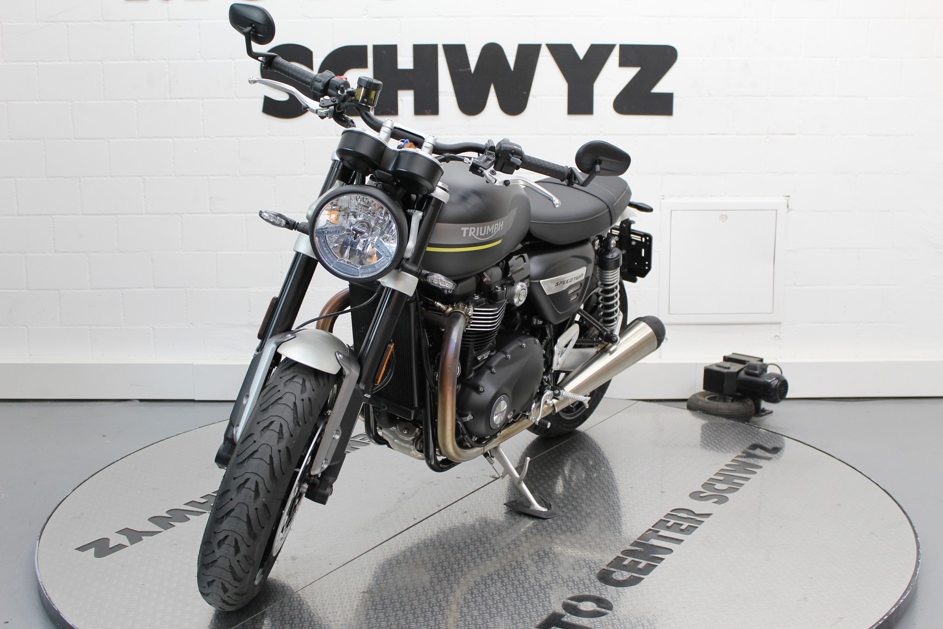 TRIUMPH Speed Twin 1200-image-2