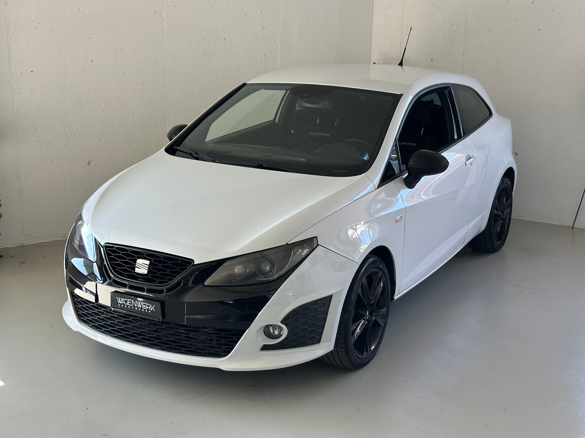 SEAT Ibiza SC 1.4 TSI Cupra R-Evolution DSG-showroom-element-1