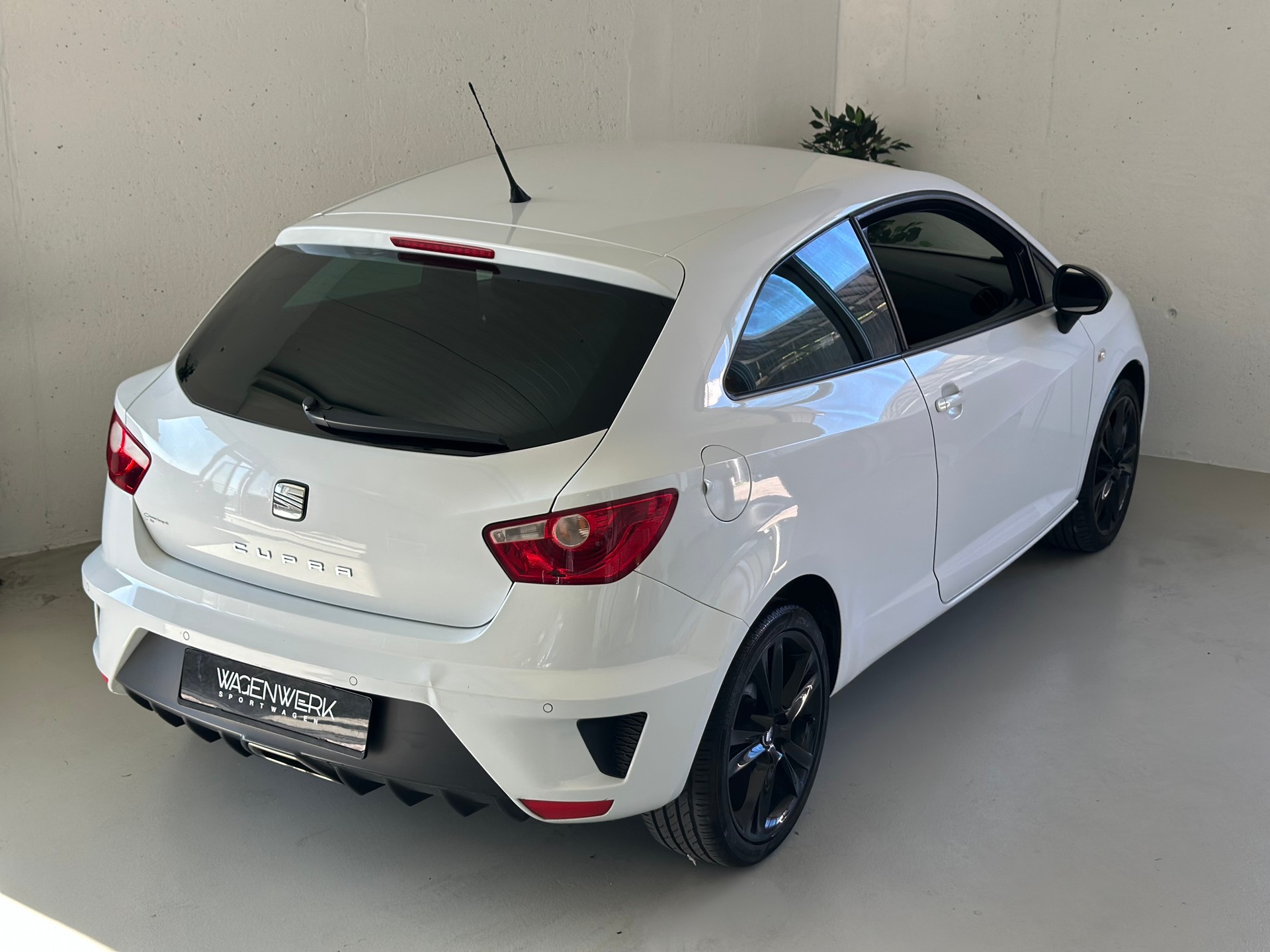 SEAT Ibiza SC 1.4 TSI Cupra R-Evolution DSG-image-6