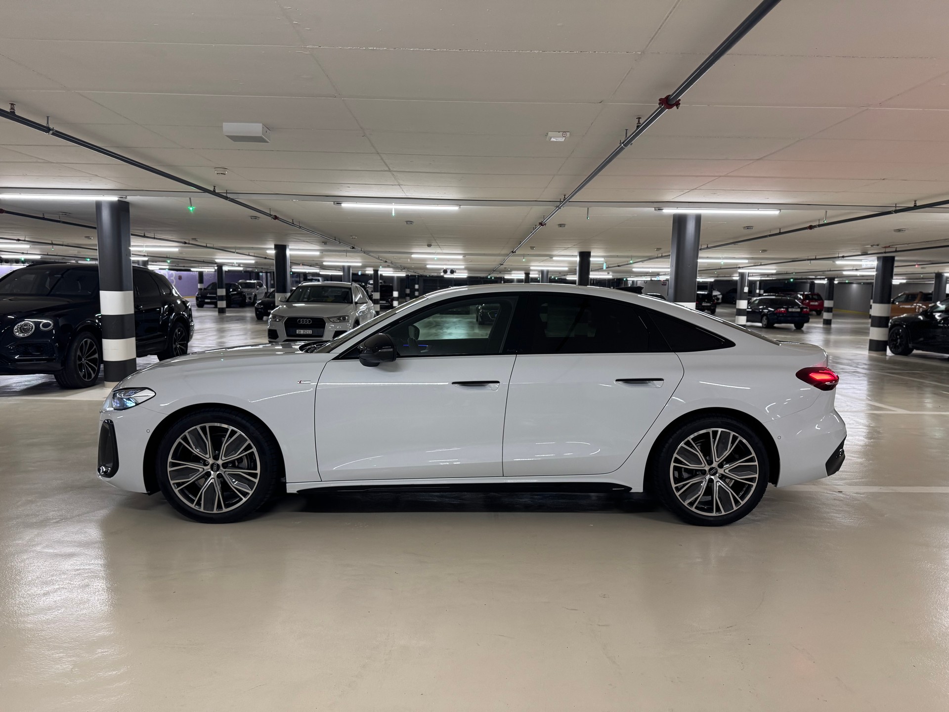 AUDI A5 Limousine TFSI 150 kW S tronic-showroom-element-1