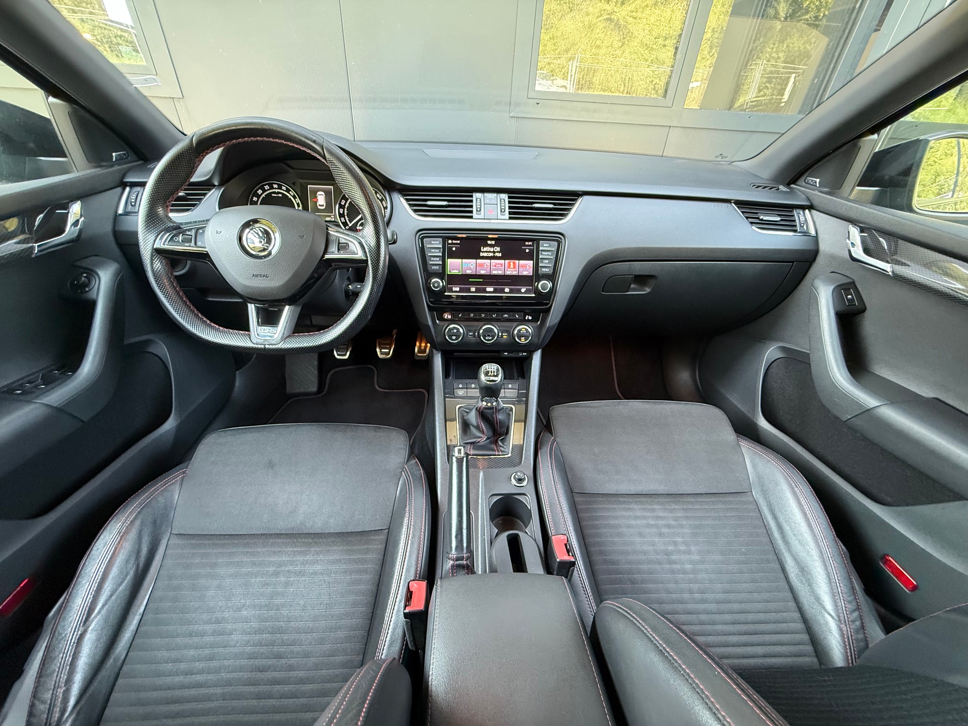 SKODA Octavia Combi 2.0 TDI RS-image-9
