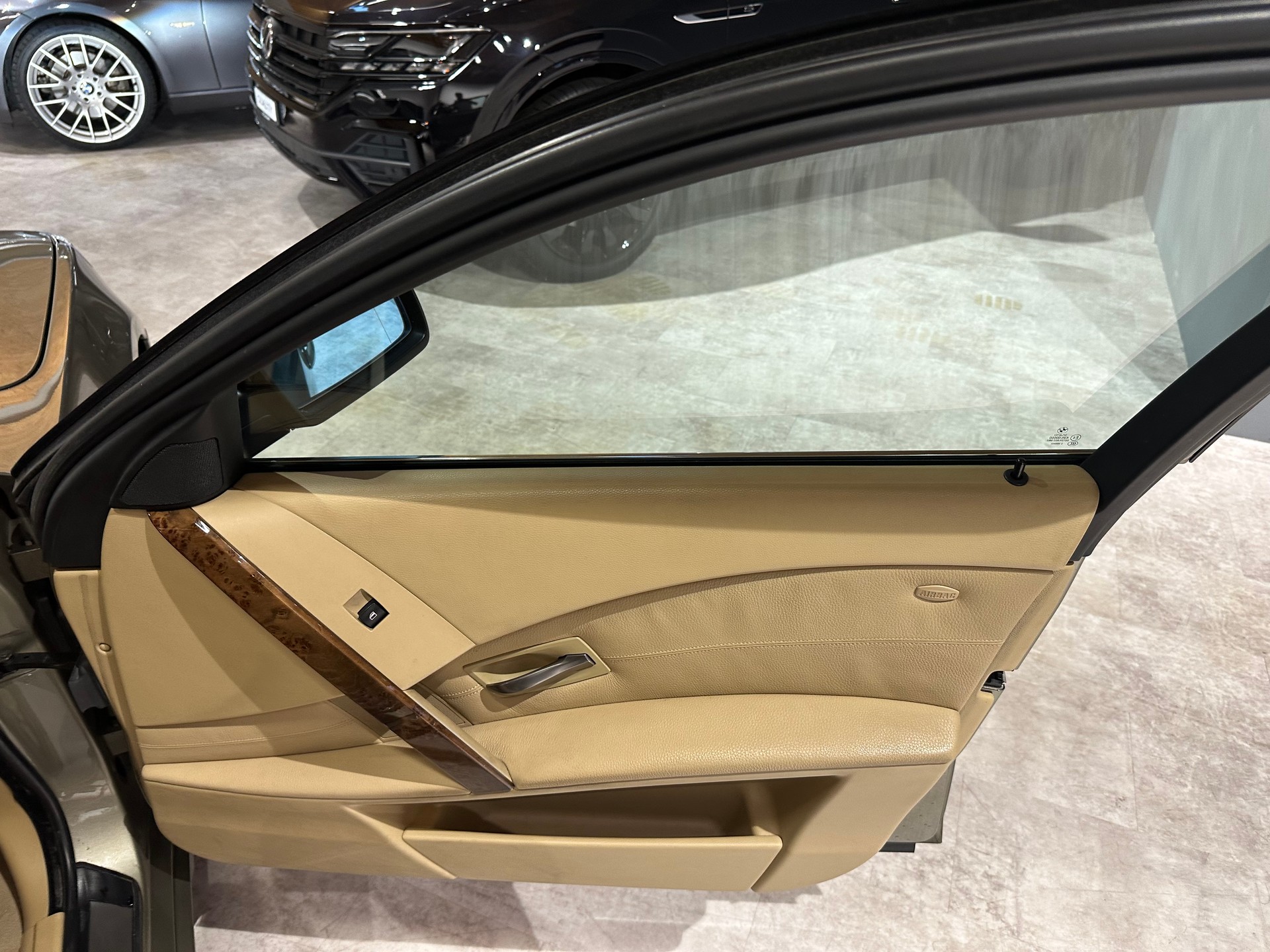 BMW 530xi Touring Nahezu Vollausgestattet und in top gepflegtem Zustand!-image-18