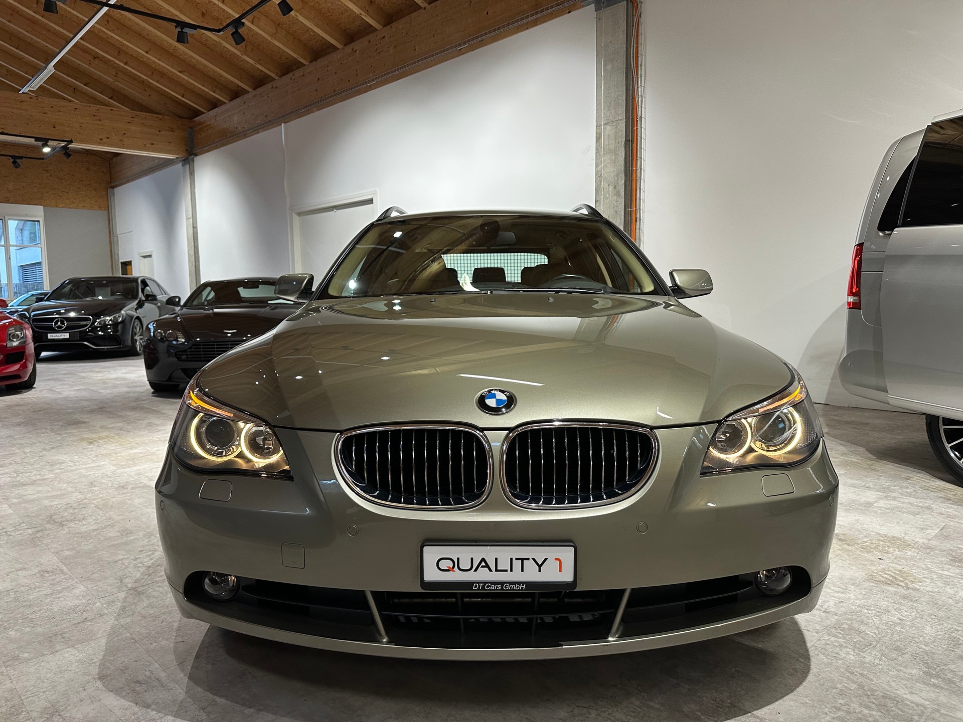 BMW 530xi Touring Nahezu Vollausgestattet und in top gepflegtem Zustand!-showroom-element-2