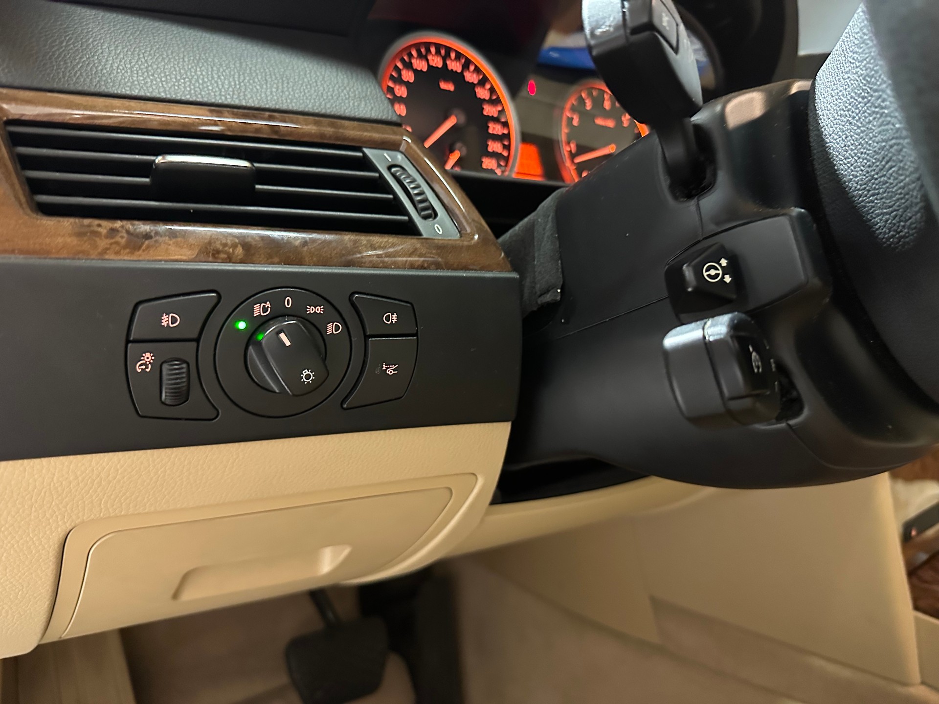 BMW 530xi Touring Nahezu Vollausgestattet und in top gepflegtem Zustand!-image-11