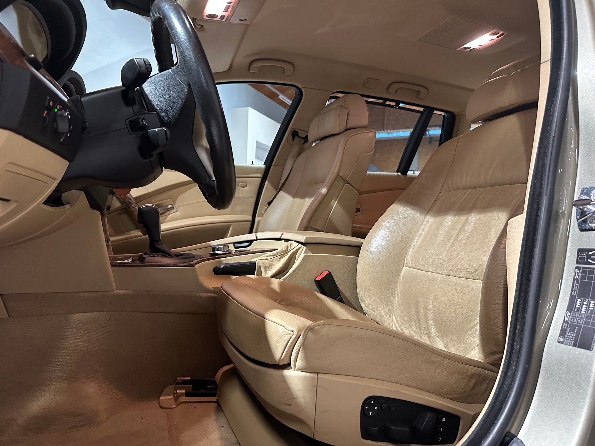 BMW 530xi Touring Nahezu Vollausgestattet und in top gepflegtem Zustand!-image-14