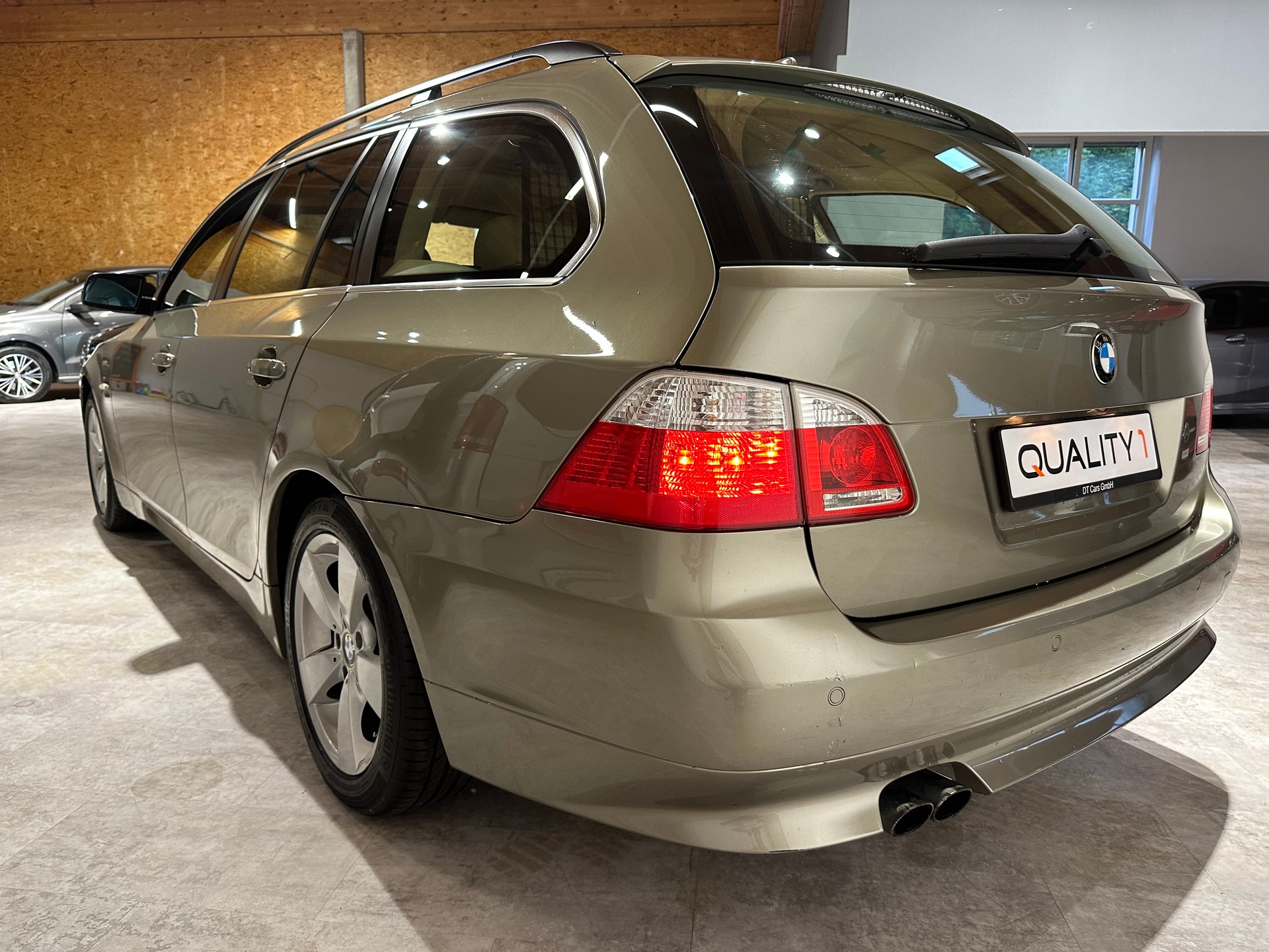 BMW 530xi Touring Nahezu Vollausgestattet und in top gepflegtem Zustand!-image-4