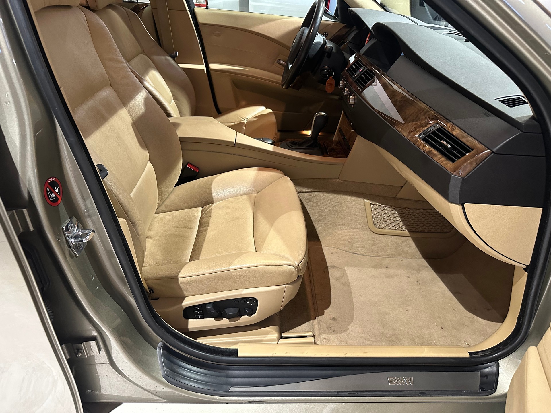 BMW 530xi Touring Nahezu Vollausgestattet und in top gepflegtem Zustand!-image-16