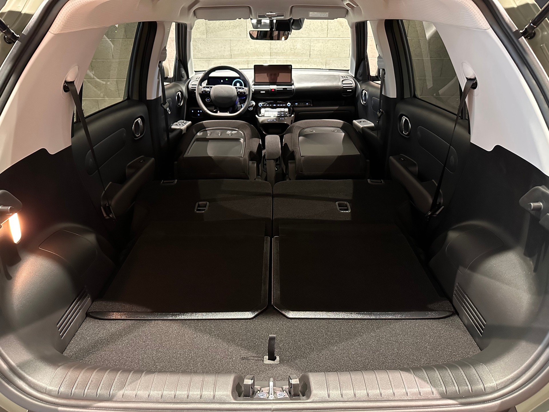 HYUNDAI Inster 49kWh Amplia-image-13