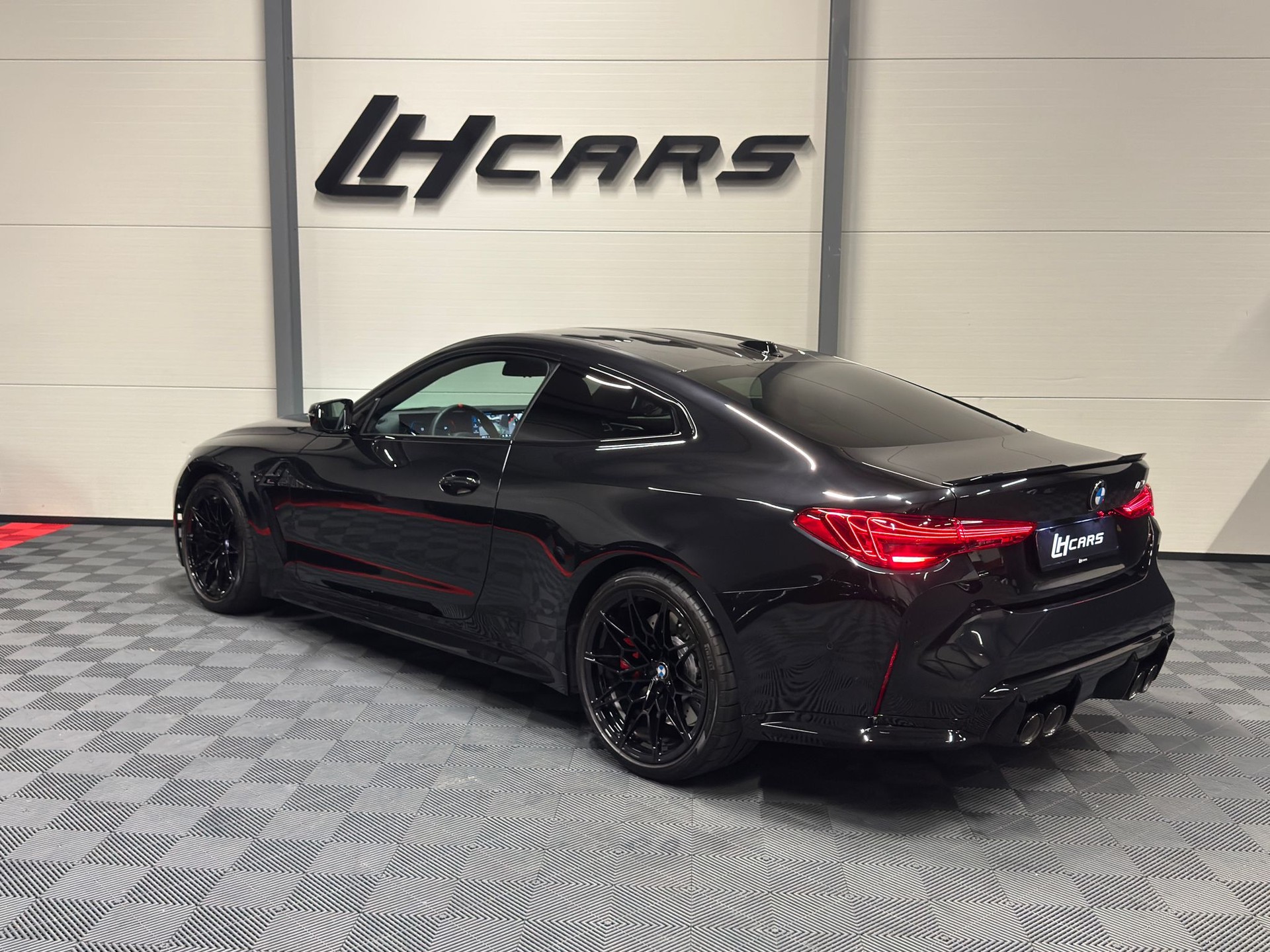 BMW M4 Competition xDrive Coupé LCI-image-2