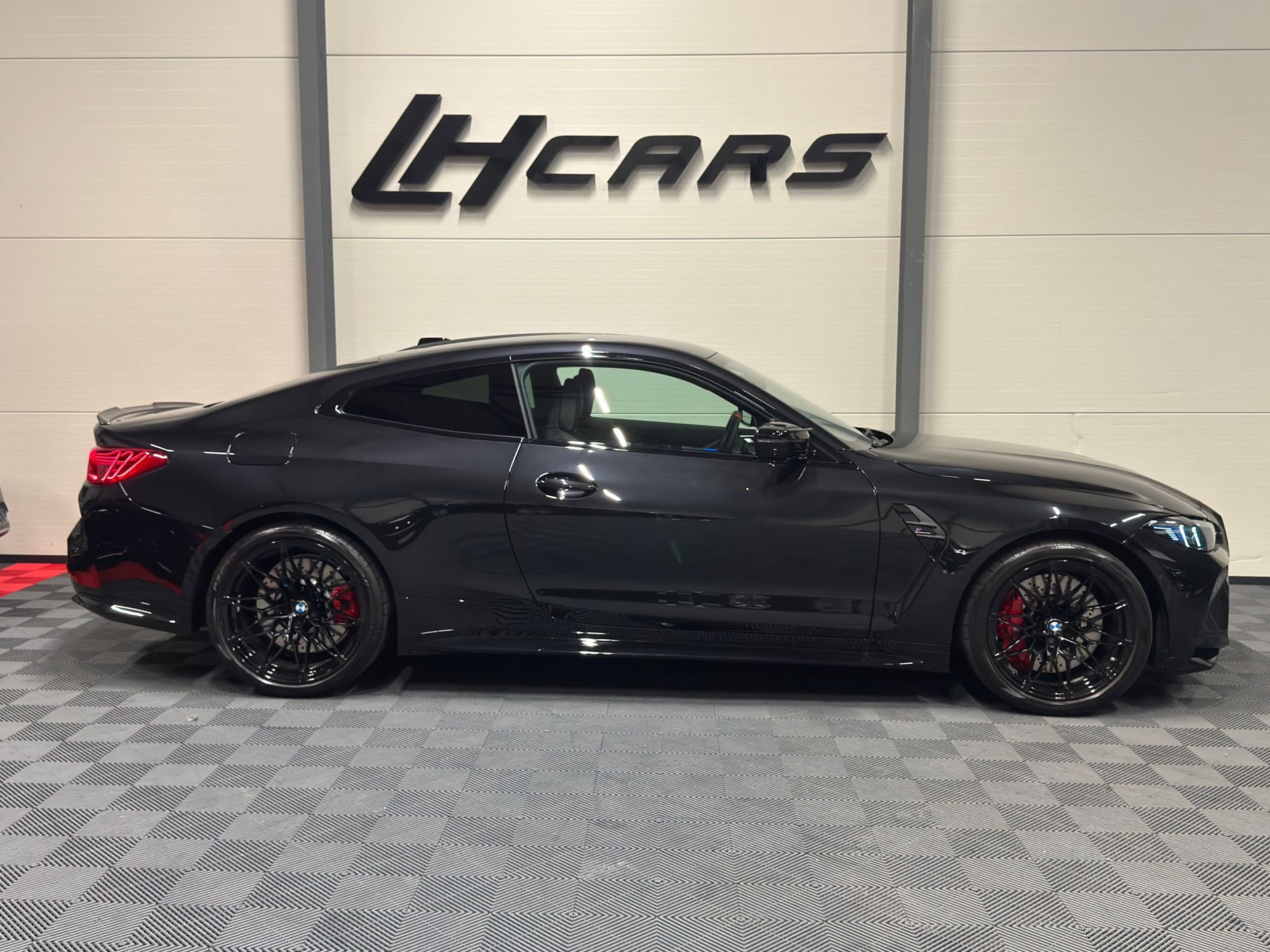 BMW M4 Competition xDrive Coupé LCI-image-4