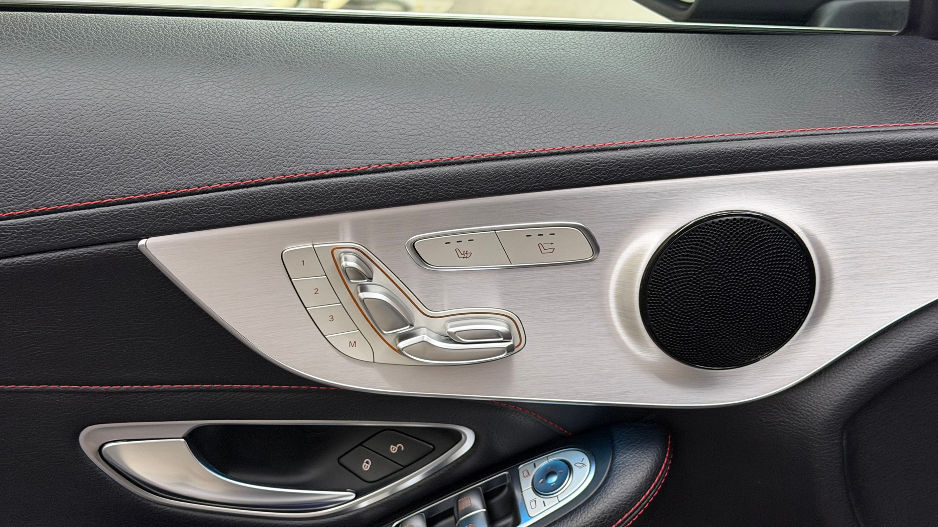 MERCEDES-BENZ C 43 Cabriolet AMG 4Matic 9G-Tronic-image-11
