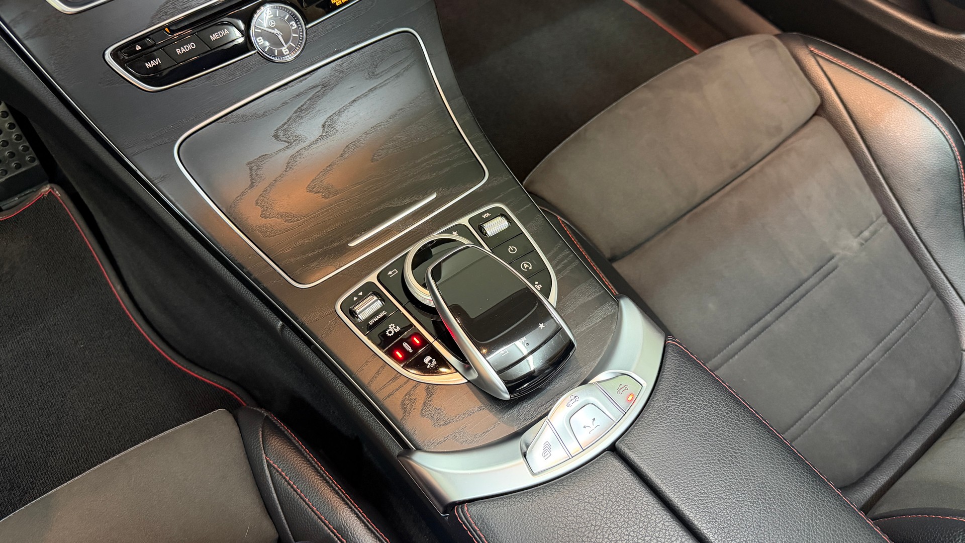 MERCEDES-BENZ C 43 Cabriolet AMG 4Matic 9G-Tronic-image-13