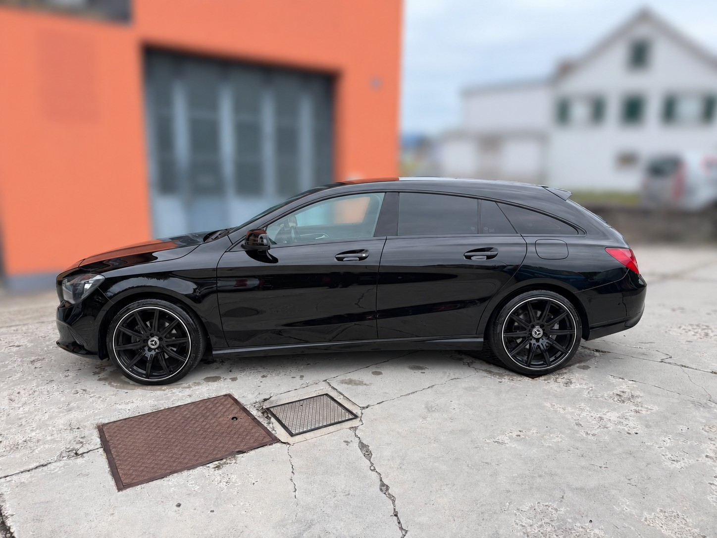 MERCEDES-BENZ CLA Shooting Brake 180 d 7G-DCT-showroom-element-1