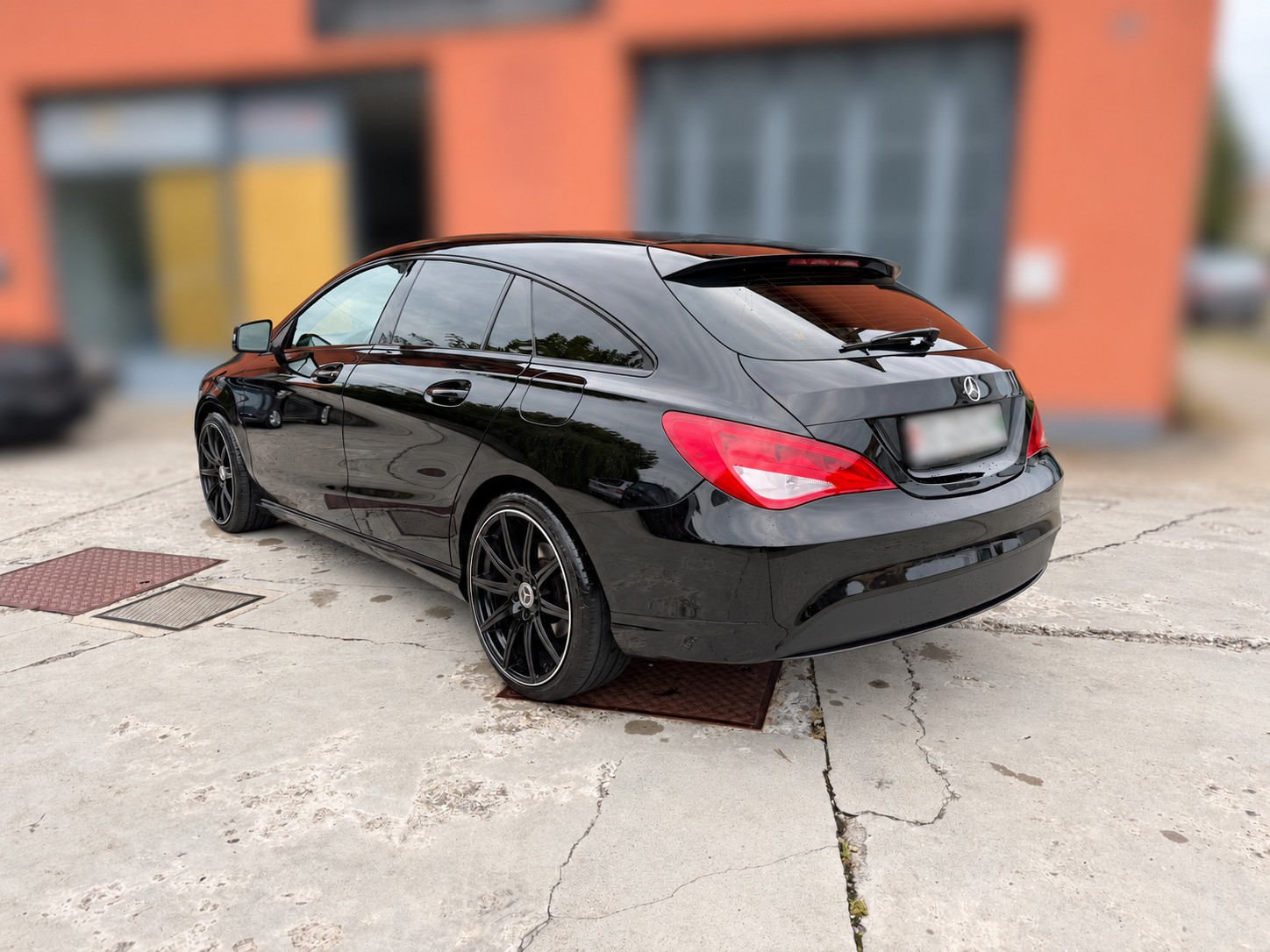 MERCEDES-BENZ CLA Shooting Brake 180 d 7G-DCT-showroom-element-2
