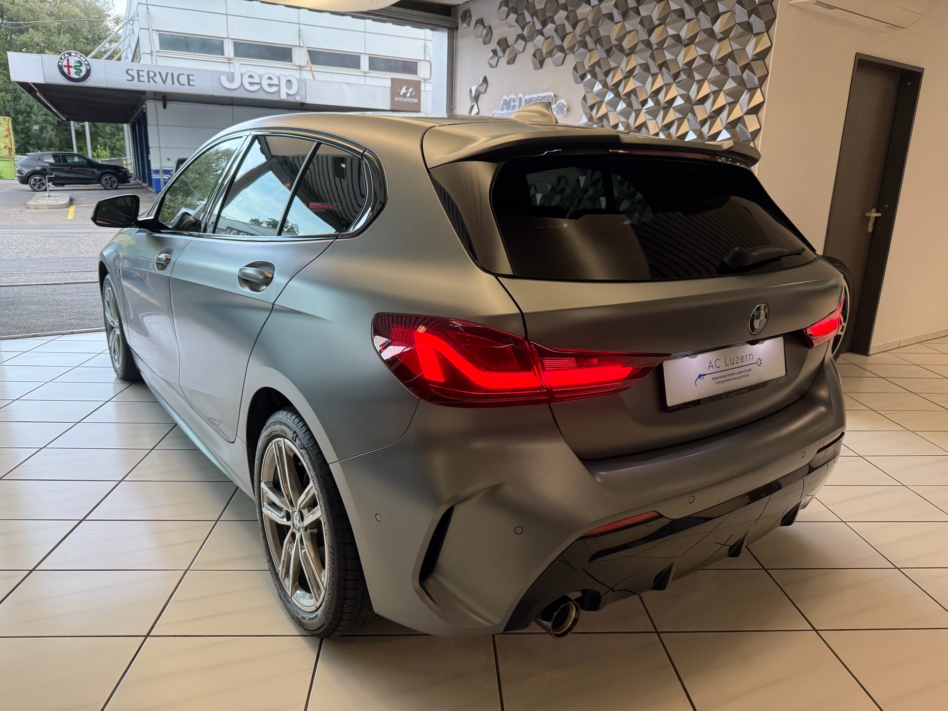 BMW 118i M Sport Steptronic-showroom-element-1