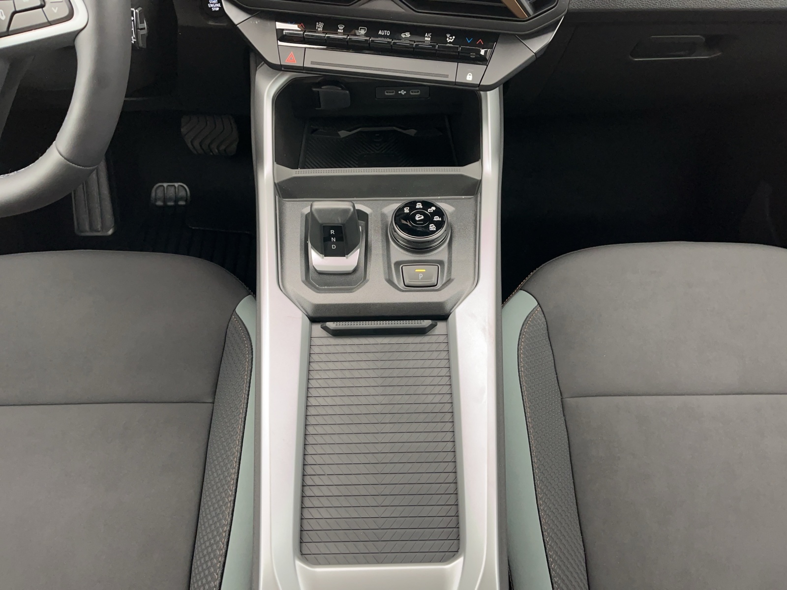 DACIA Bigster 1.2 Hybrid Extreme 4WD-image-13