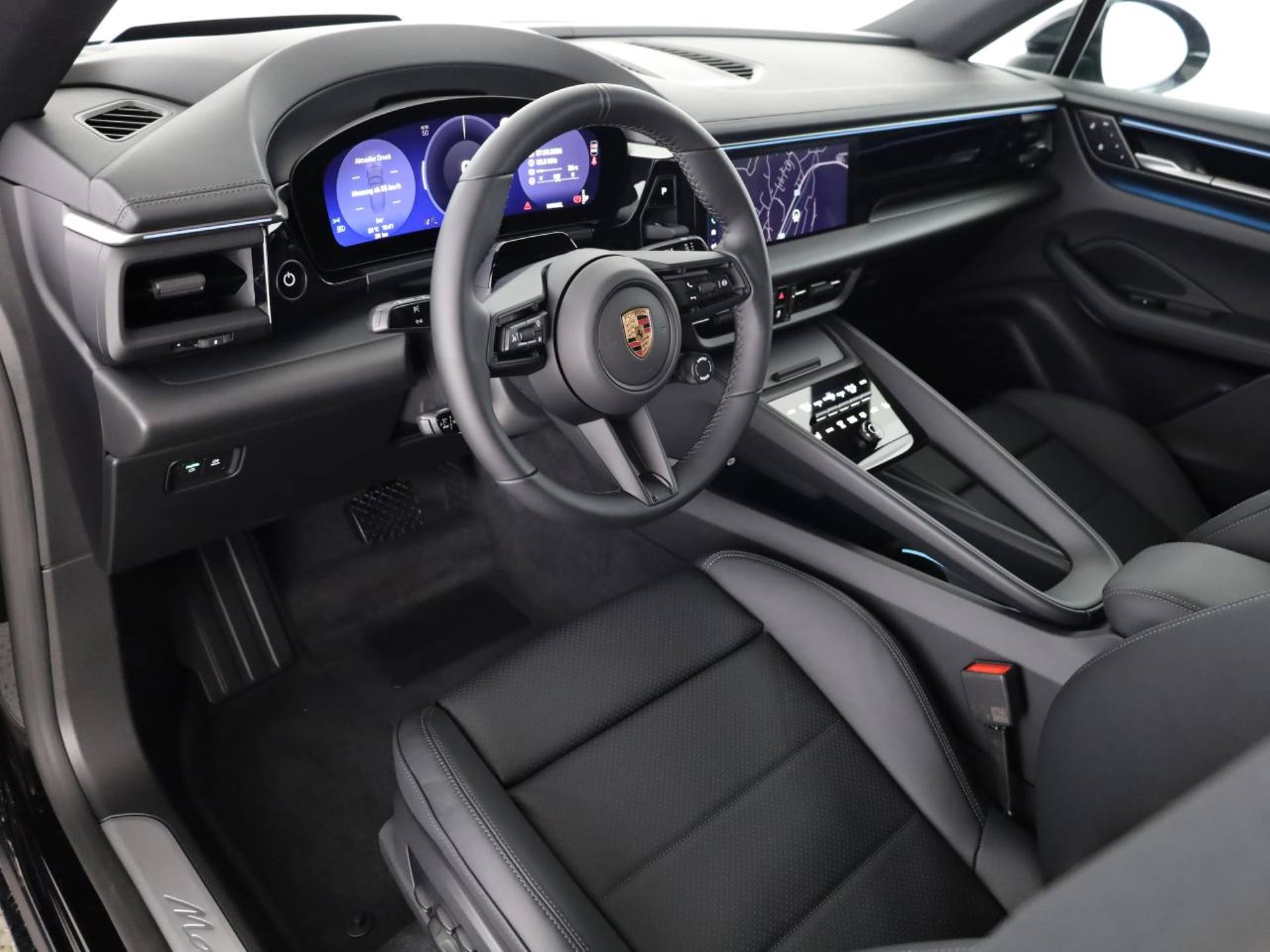 PORSCHE Macan 4-showroom-element-3