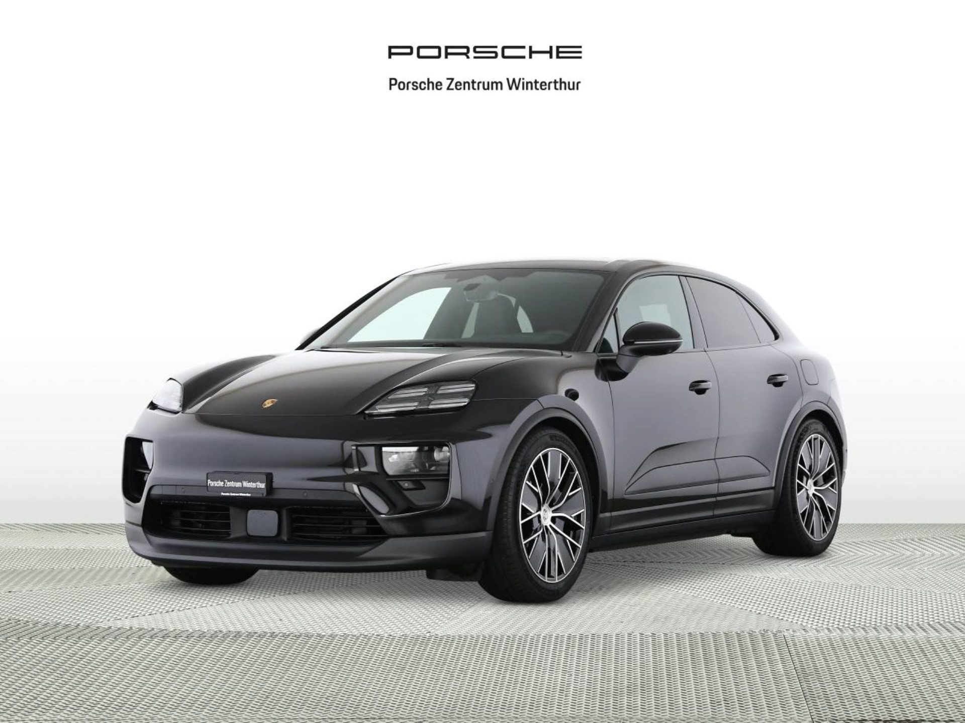 PORSCHE Macan 4