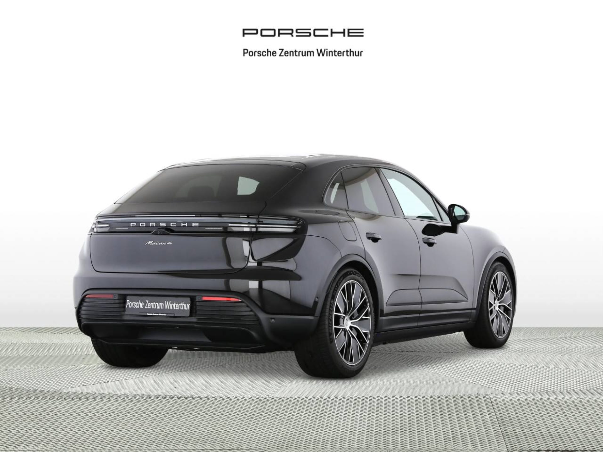 PORSCHE Macan 4-showroom-element-2