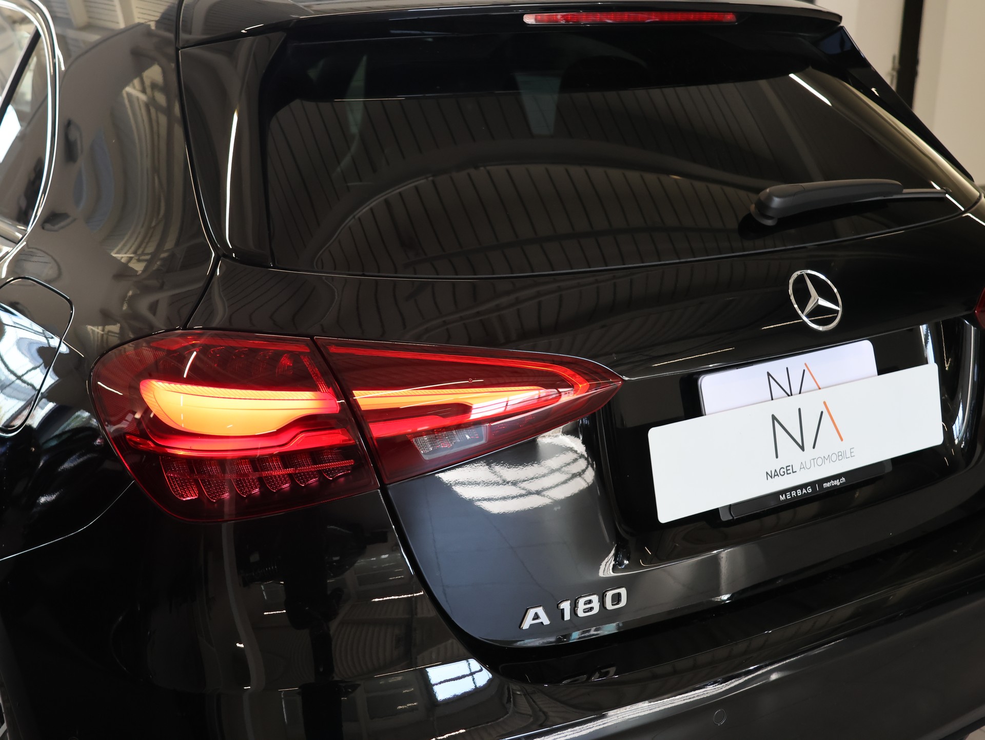 MERCEDES-BENZ A 180 7G-DCT *AMG-LINE*-image-6