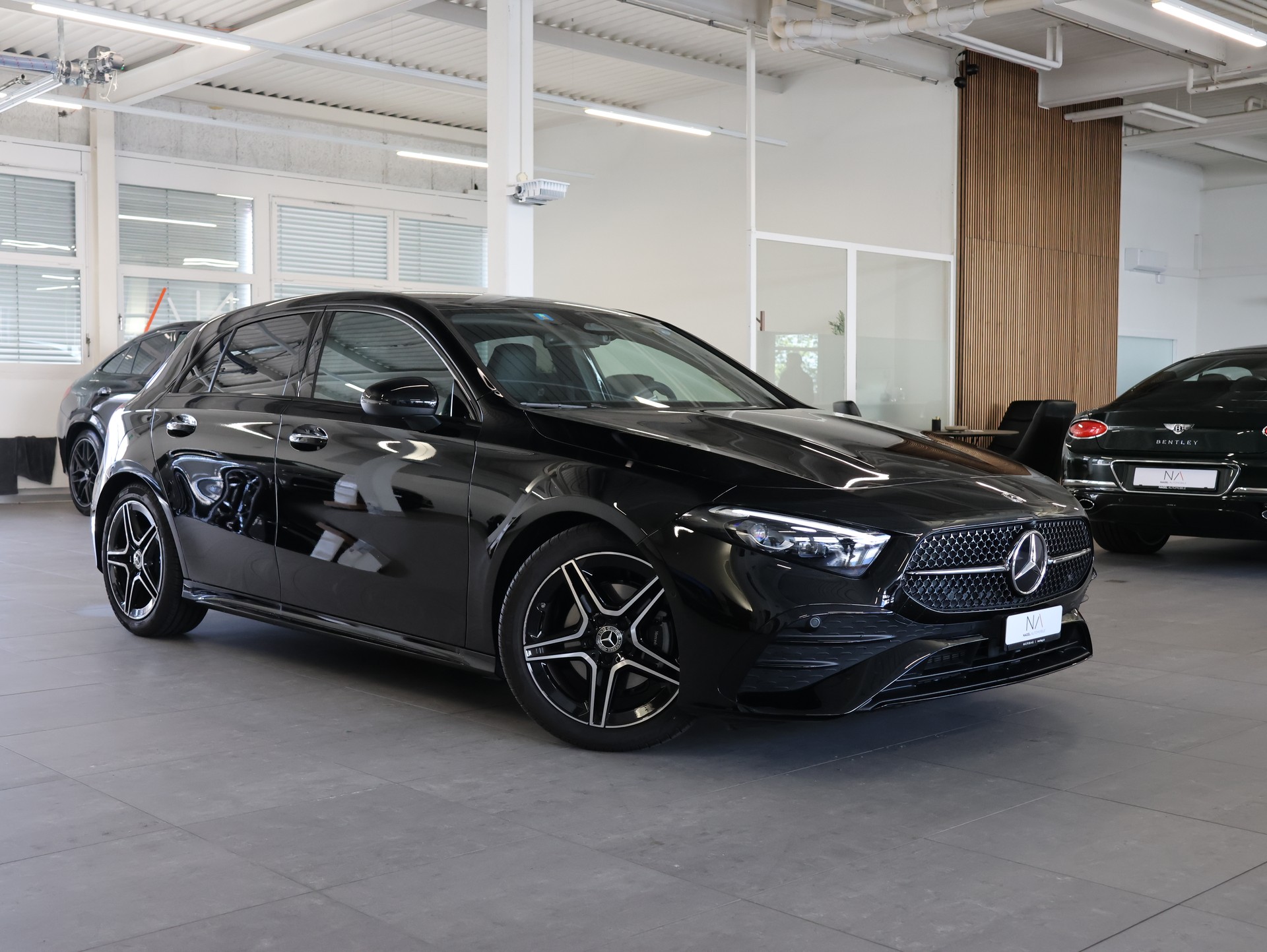 MERCEDES-BENZ A 180 7G-DCT *AMG-LINE*