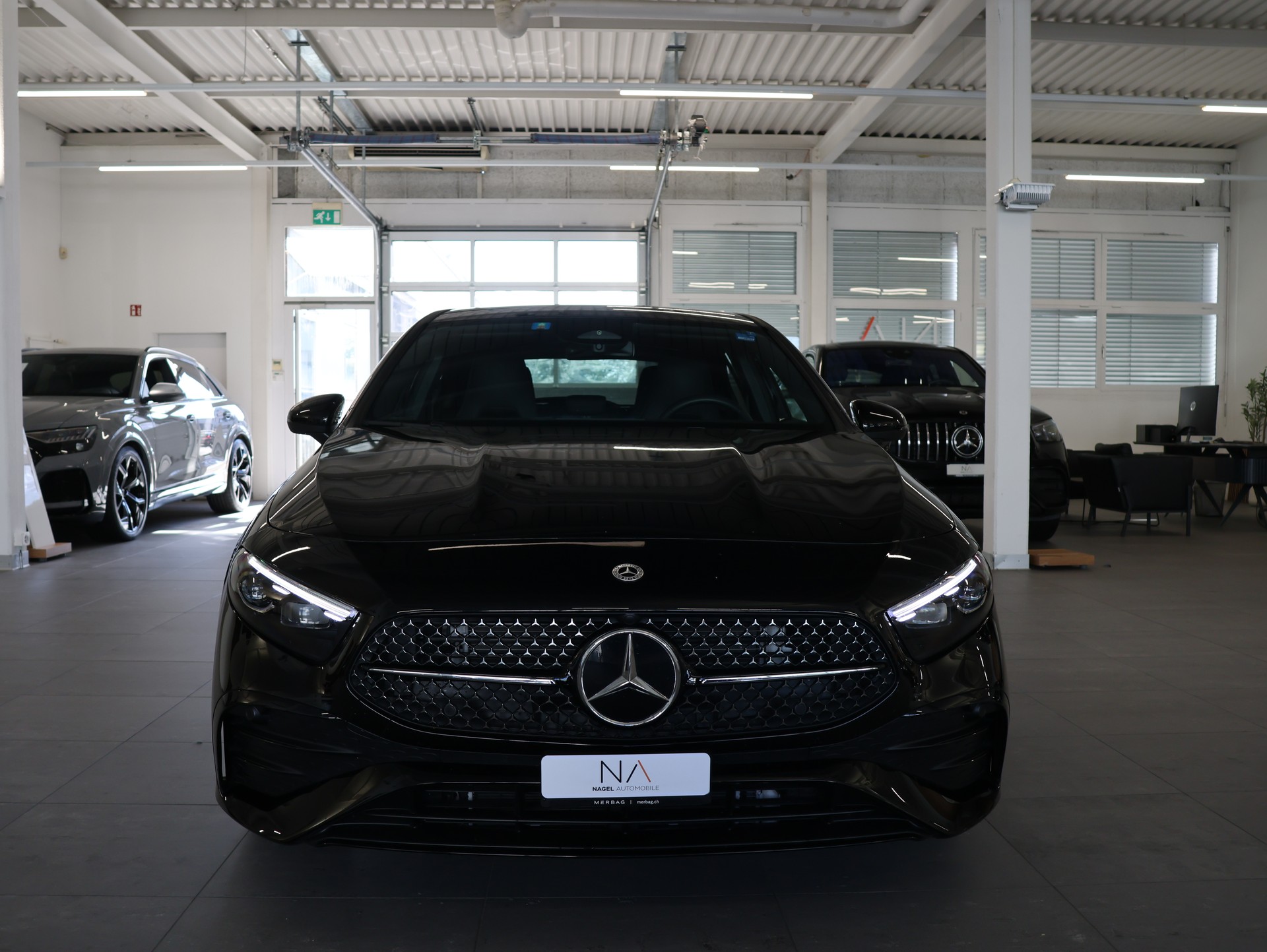 MERCEDES-BENZ A 180 7G-DCT *AMG-LINE*-showroom-element-2