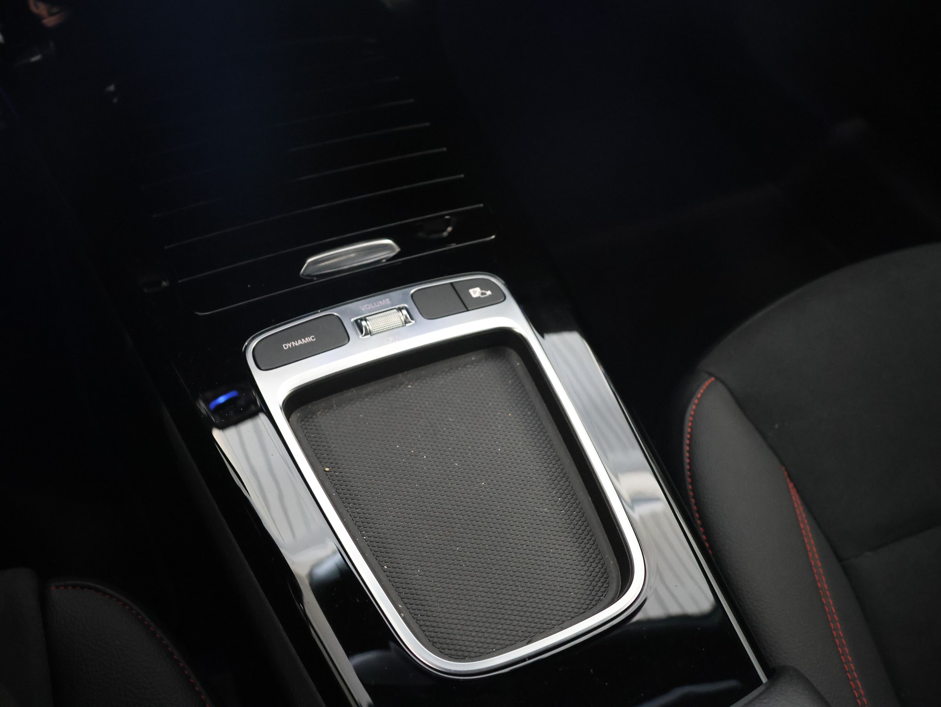 MERCEDES-BENZ A 180 7G-DCT *AMG-LINE*-image-14