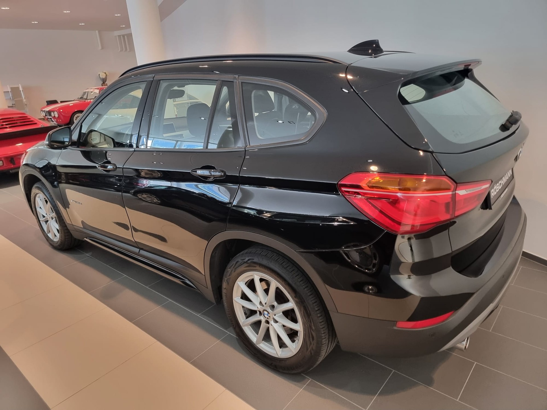 BMW X1 xDrive 20d Sport Line Allrad-showroom-element-2