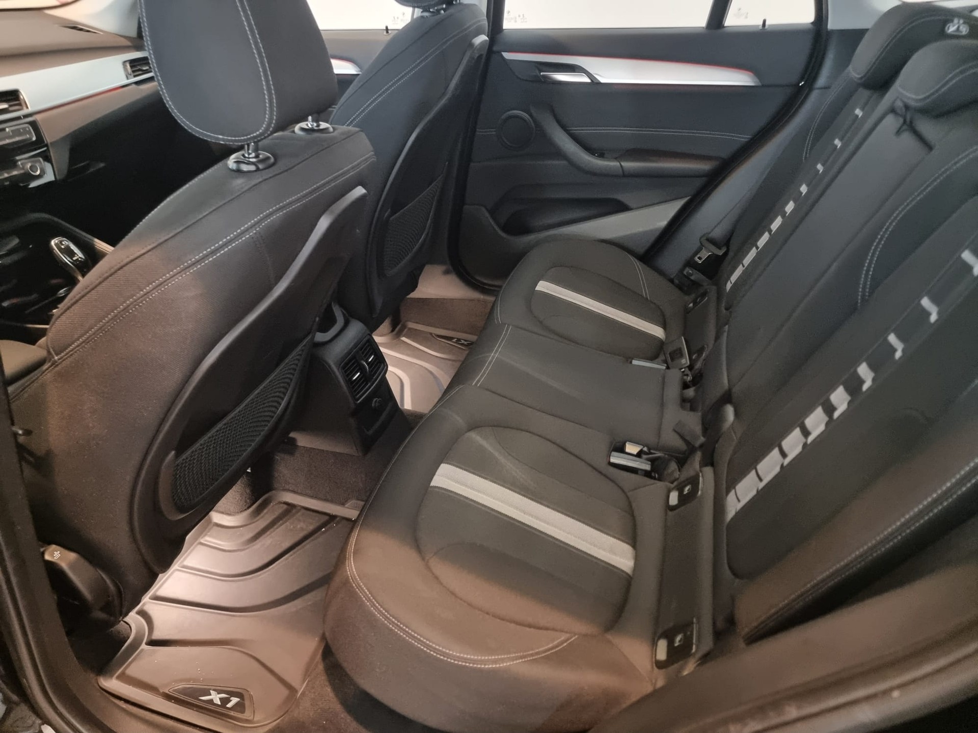 BMW X1 xDrive 20d Sport Line Allrad-image-8