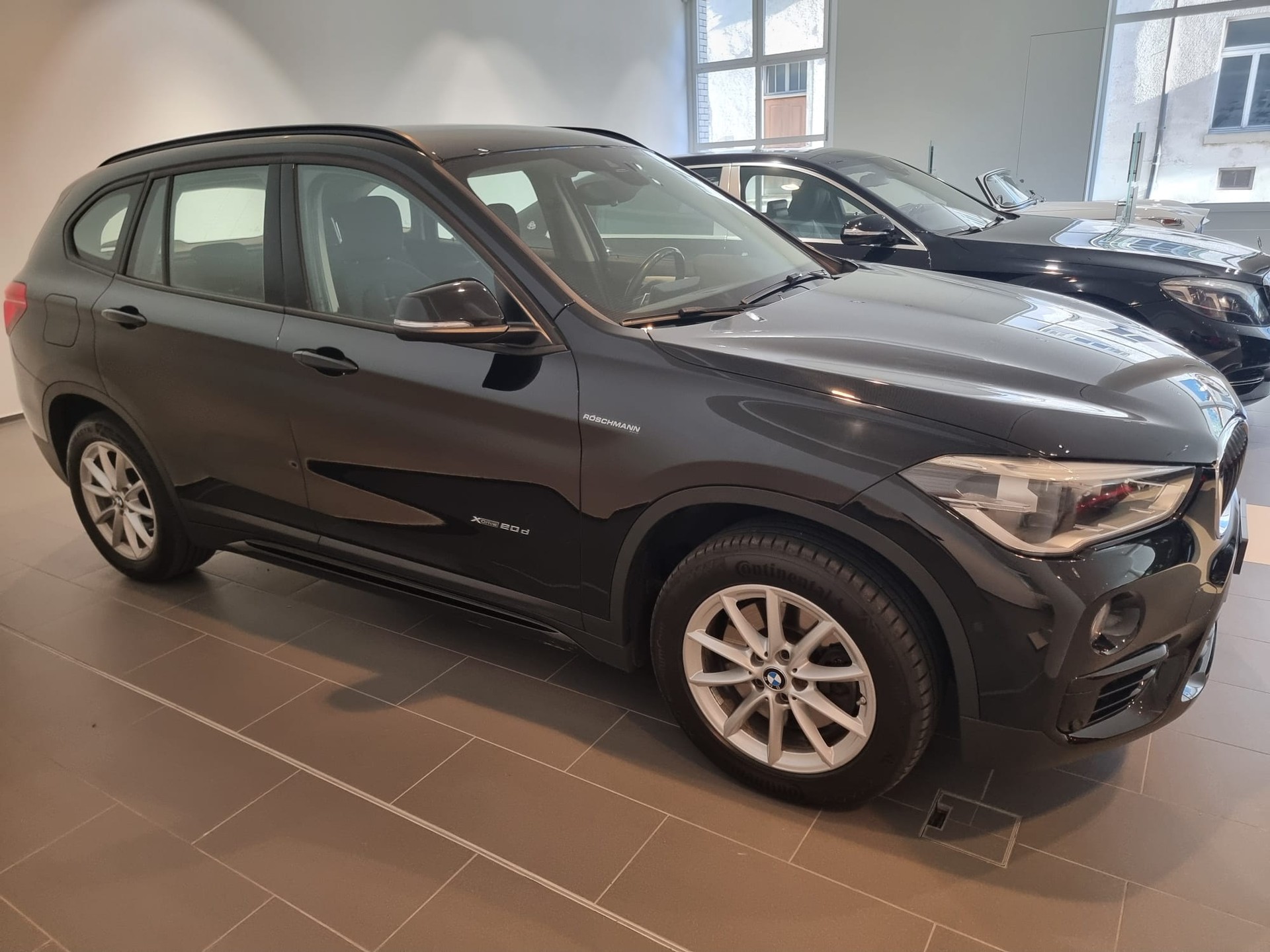 BMW X1 xDrive 20d Sport Line Allrad-showroom-element-1