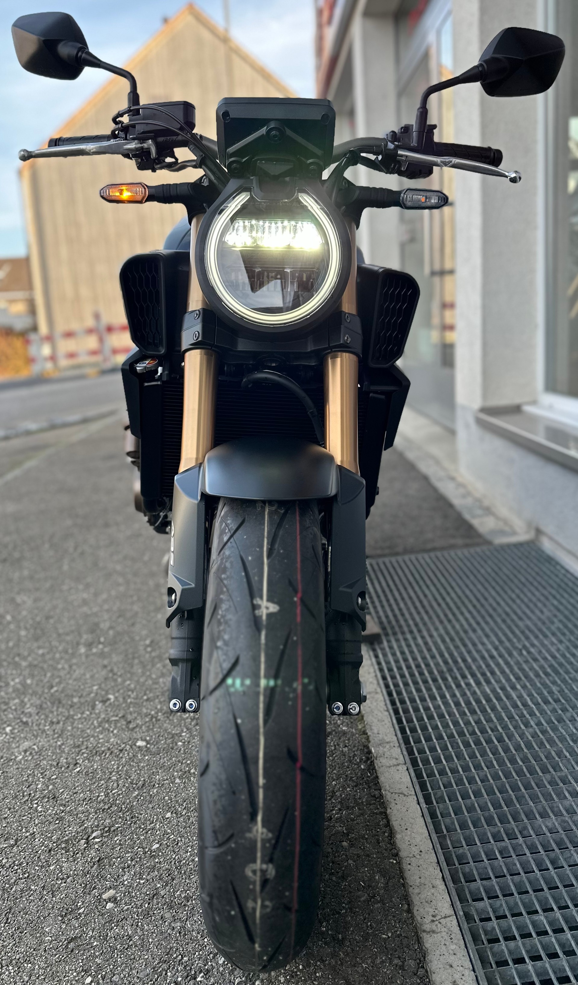 HONDA CB 650 R E-Clutch-image-1