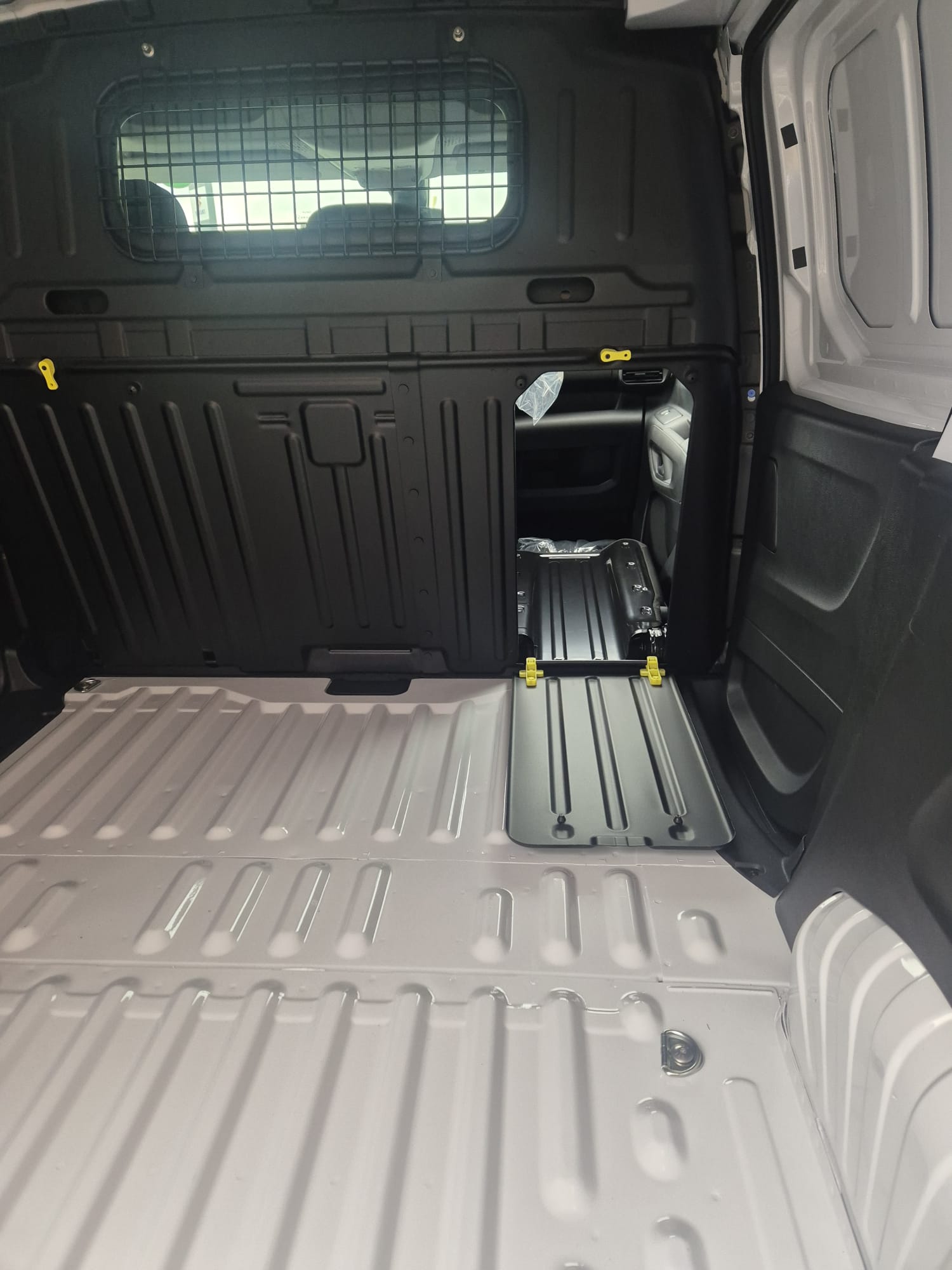FIAT E-Doblo L2 50kWh 753kg Swiss Edition-image-7