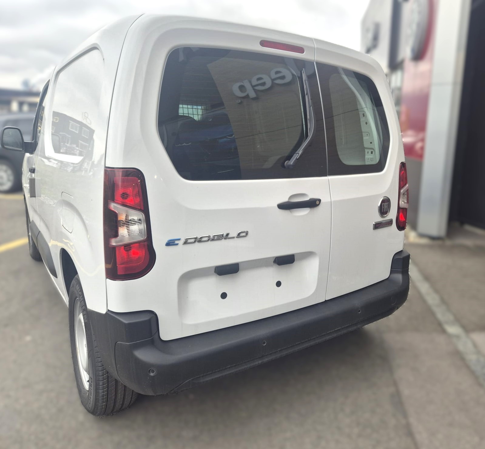 FIAT E-Doblo L2 50kWh 753kg Swiss Edition-showroom-element-2