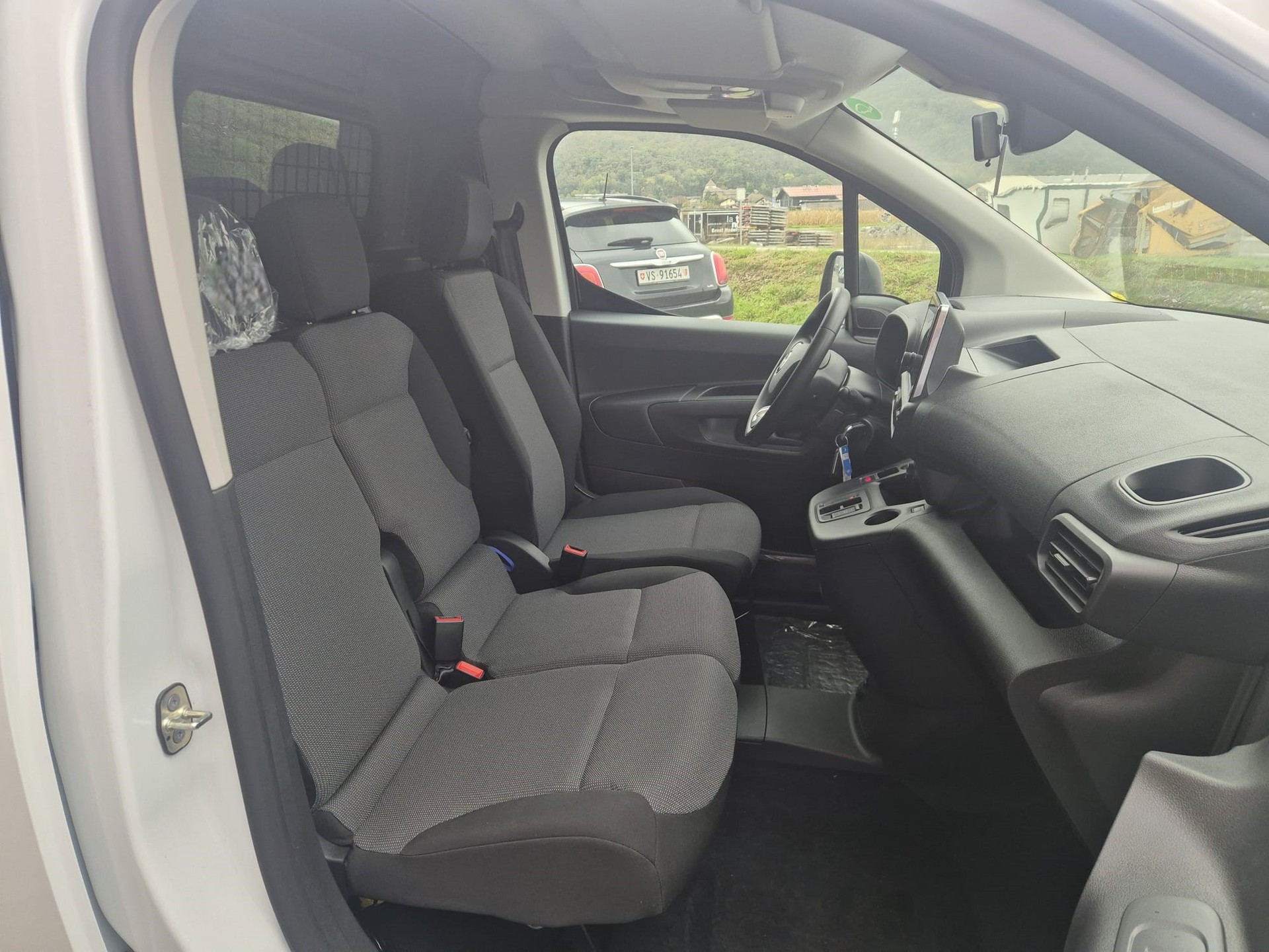 FIAT E-Doblo L2 50kWh 753kg Swiss Edition-image-6