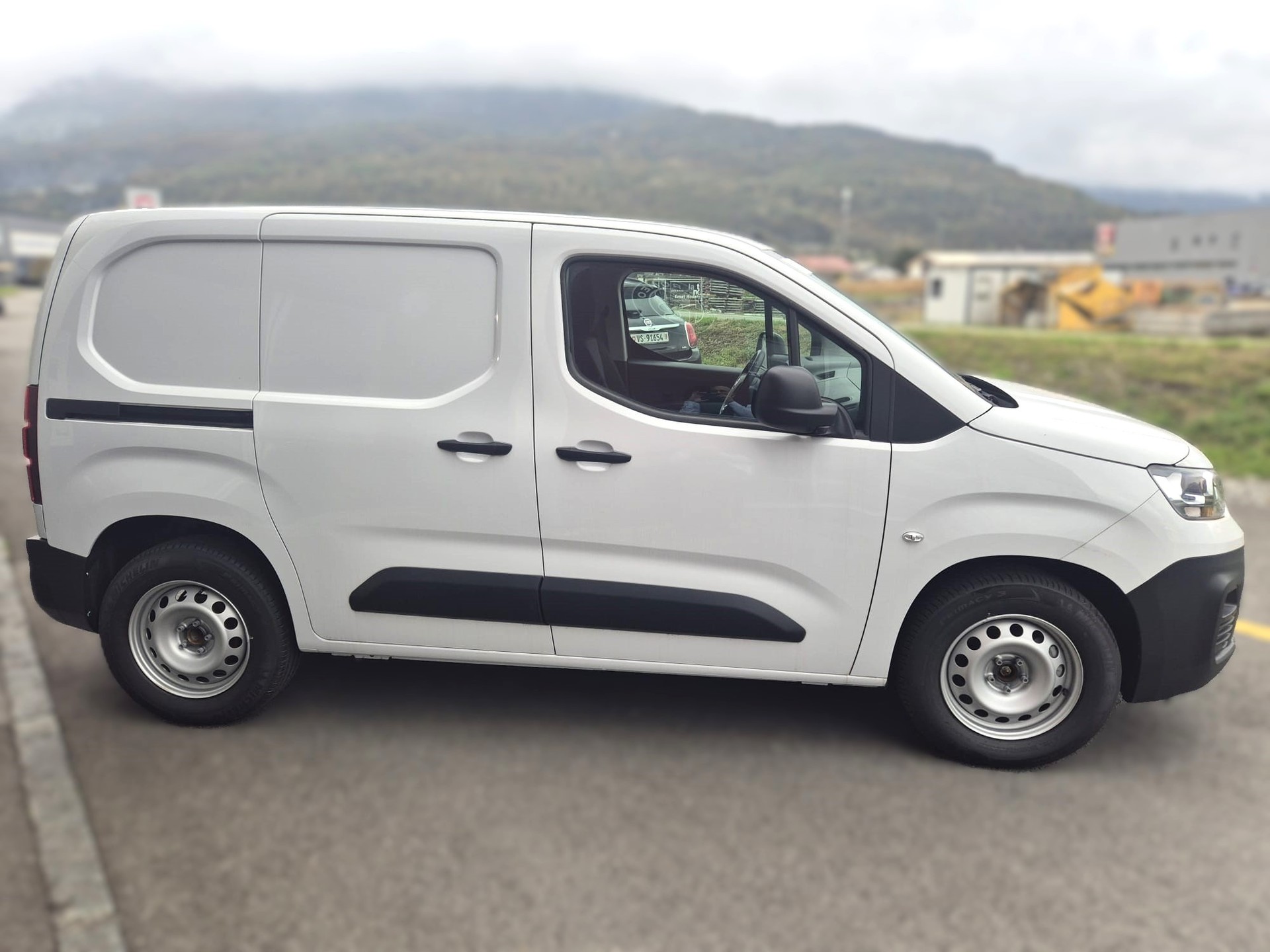 FIAT E-Doblo L2 50kWh 753kg Swiss Edition-showroom-element-3