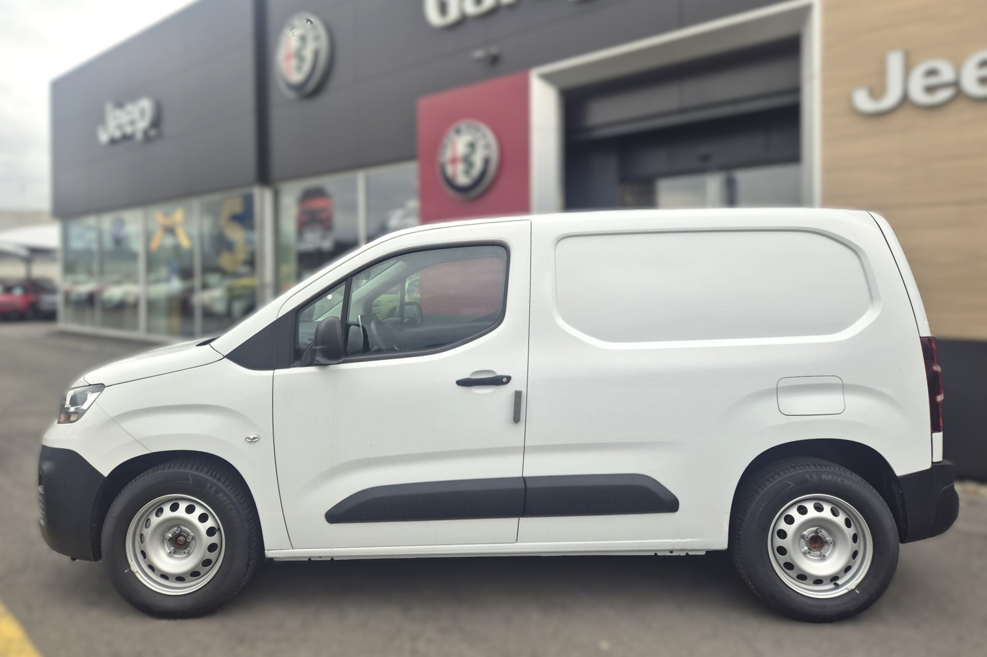 FIAT E-Doblo L2 50kWh 753kg Swiss Edition-showroom-element-1