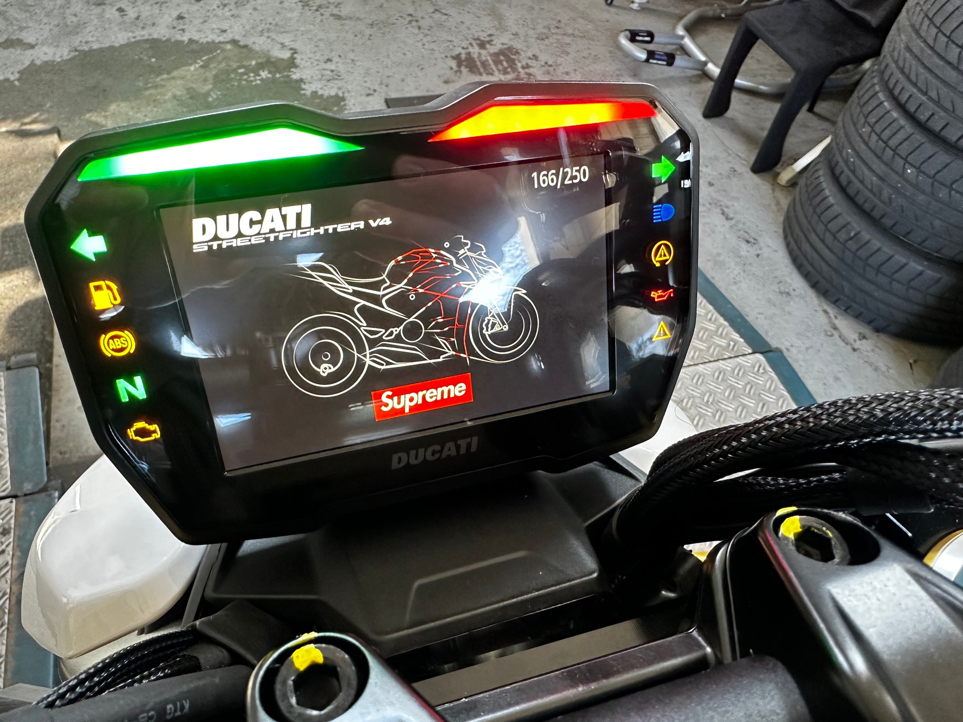 DUCATI Streetfighter V4 S Supreme Edition-image-12