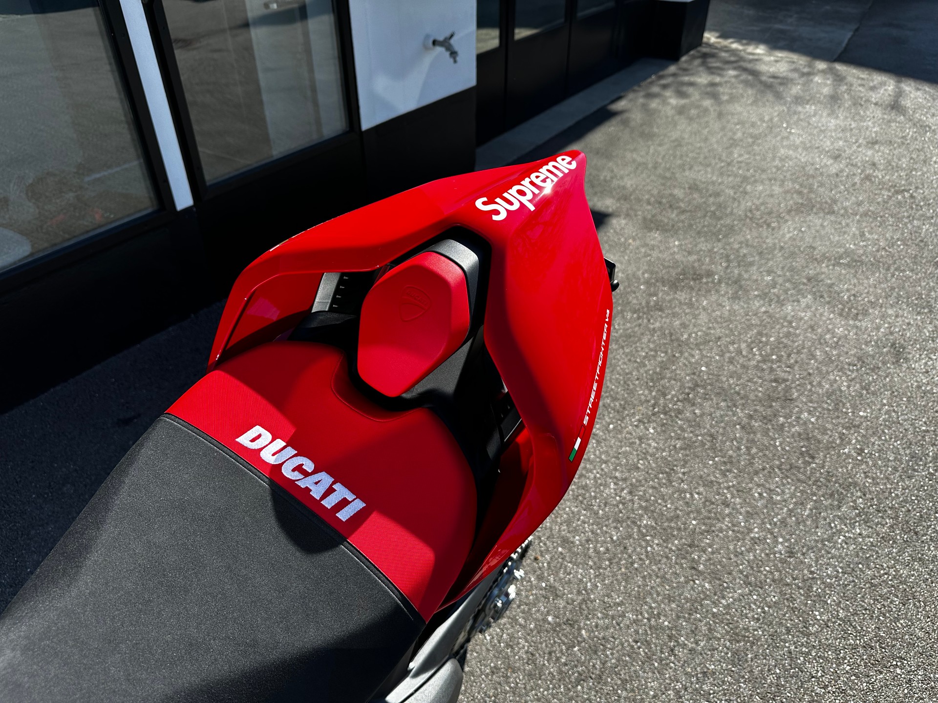 DUCATI Streetfighter V4 S Supreme Edition-image-9