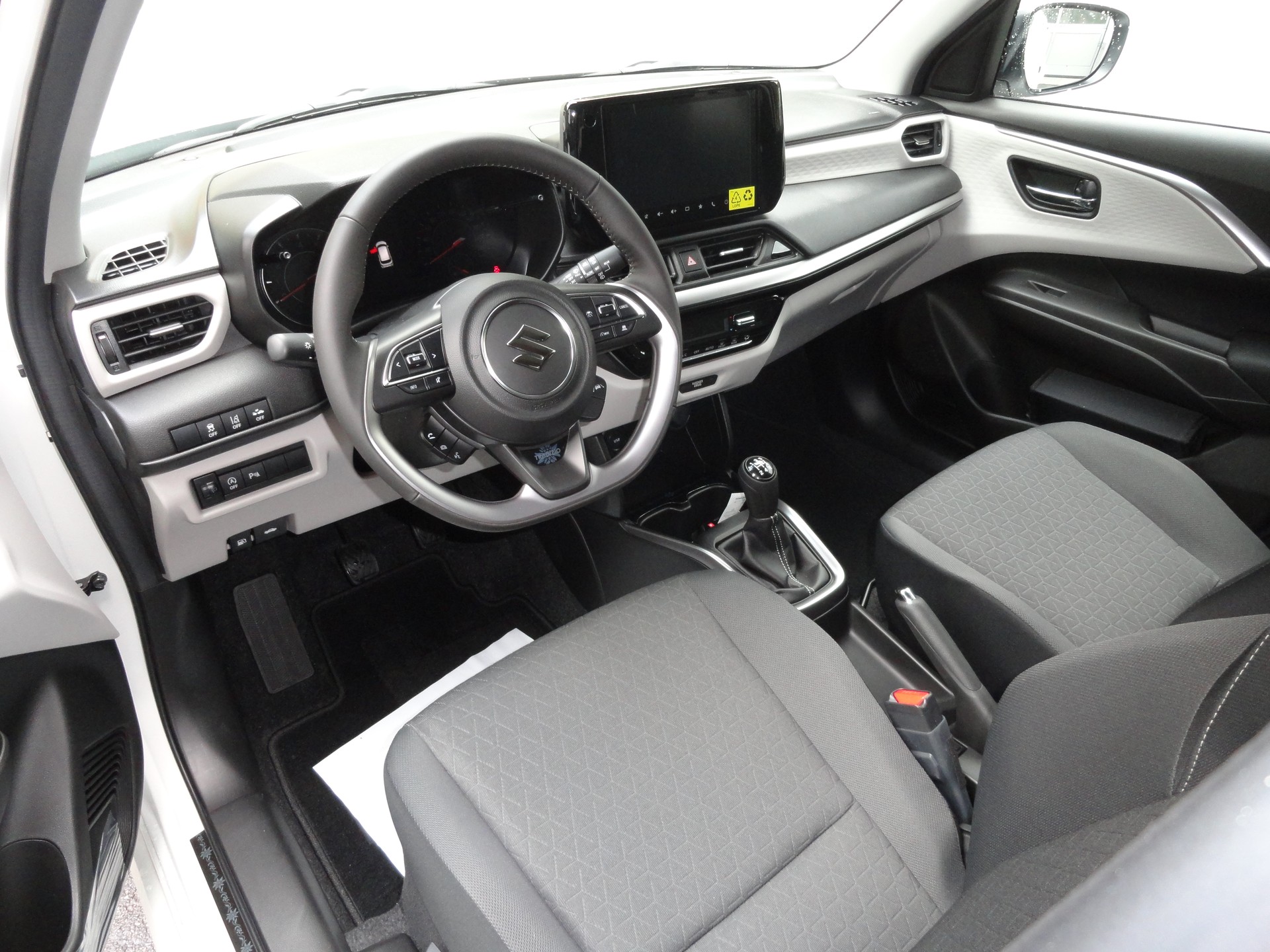 SUZUKI Swift 1.2 Tradizio Hybrid 4x4-image-4