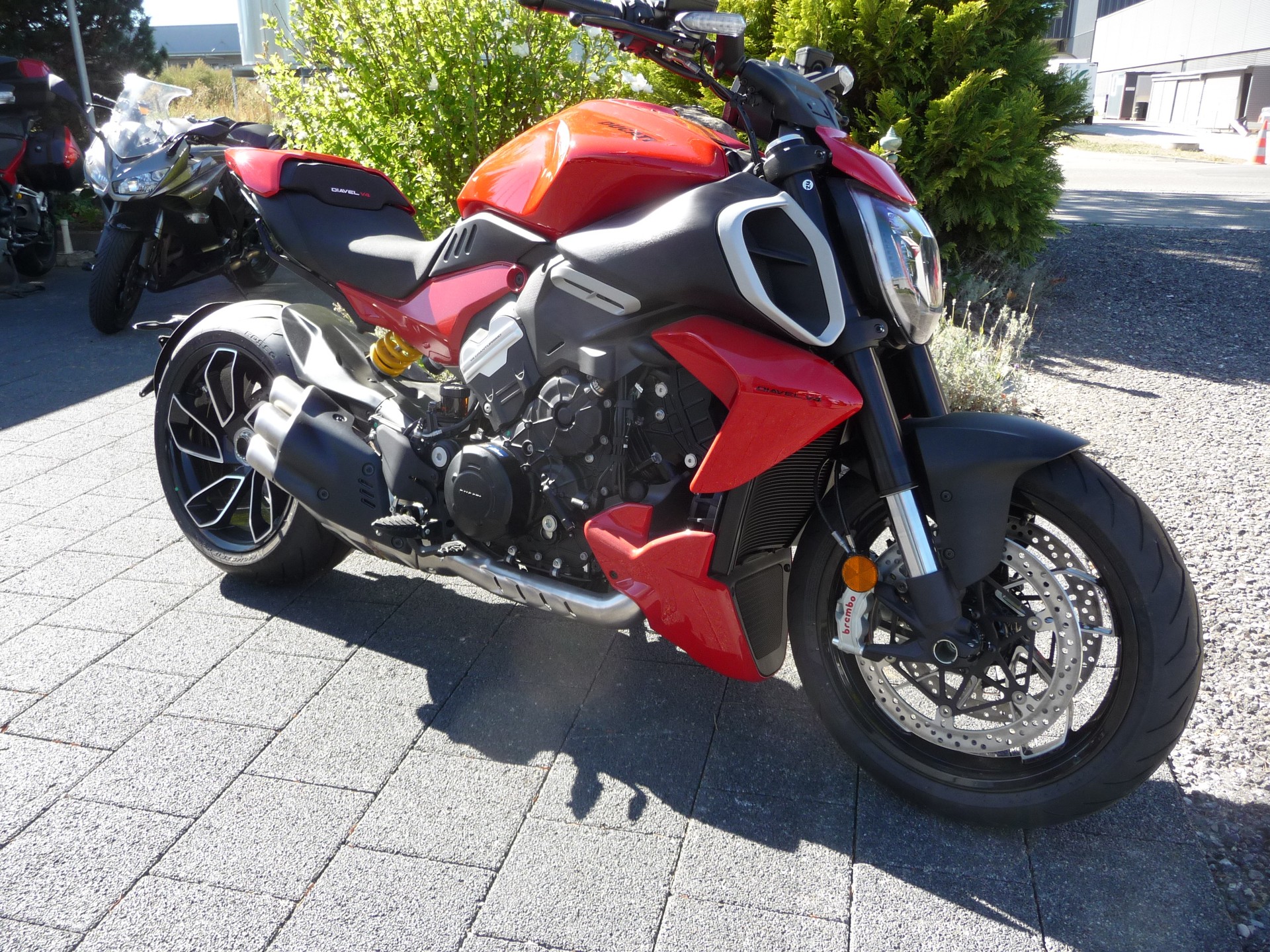 DUCATI Diavel V4-image-1