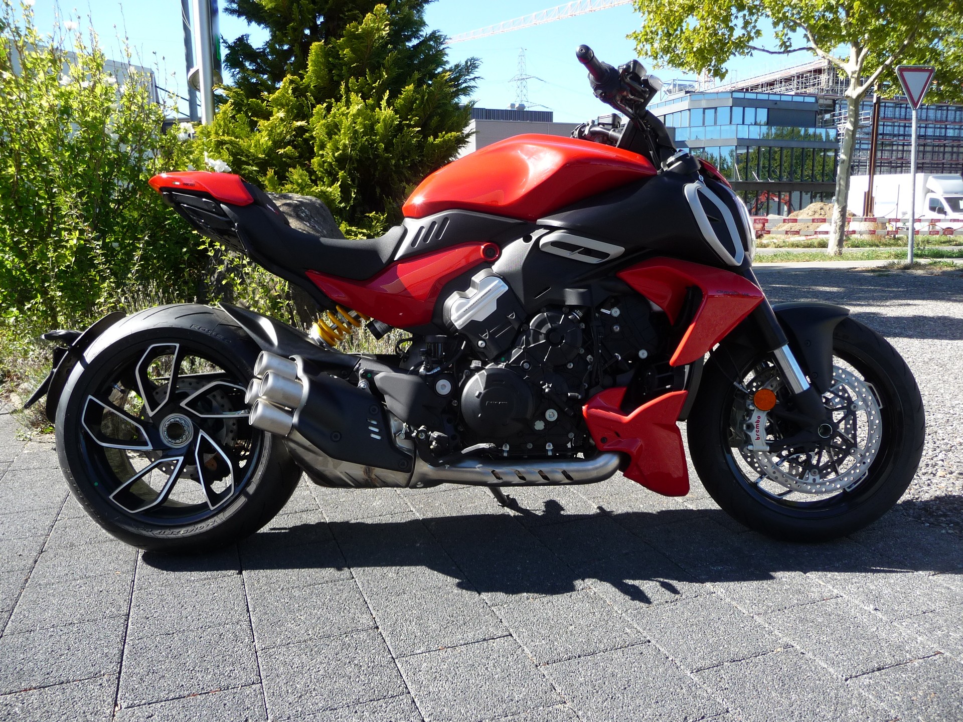 DUCATI Diavel V4-image-0