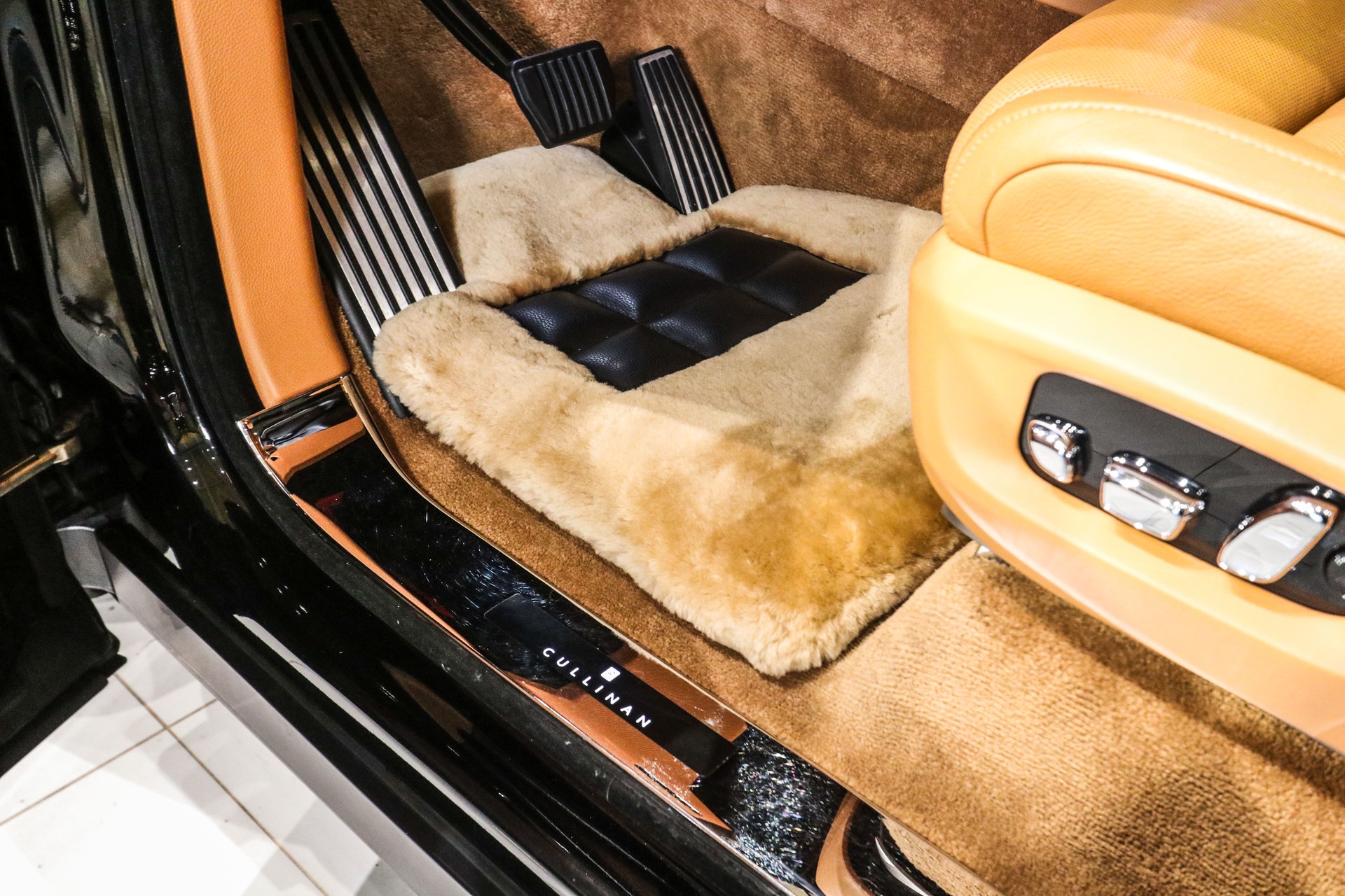 ROLLS-ROYCE Cullinan 6.7 V12-image-17