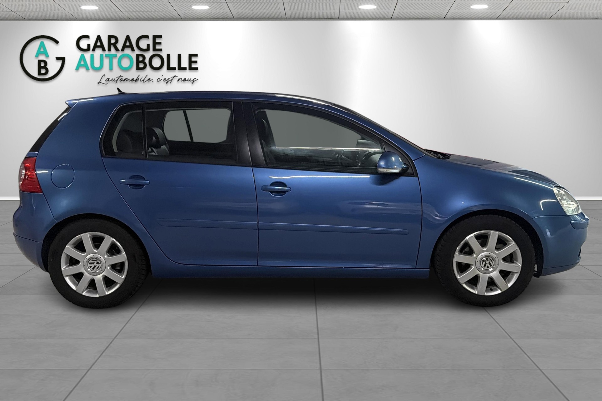 VW Golf 2.0 TDI Sportline-showroom-element-2