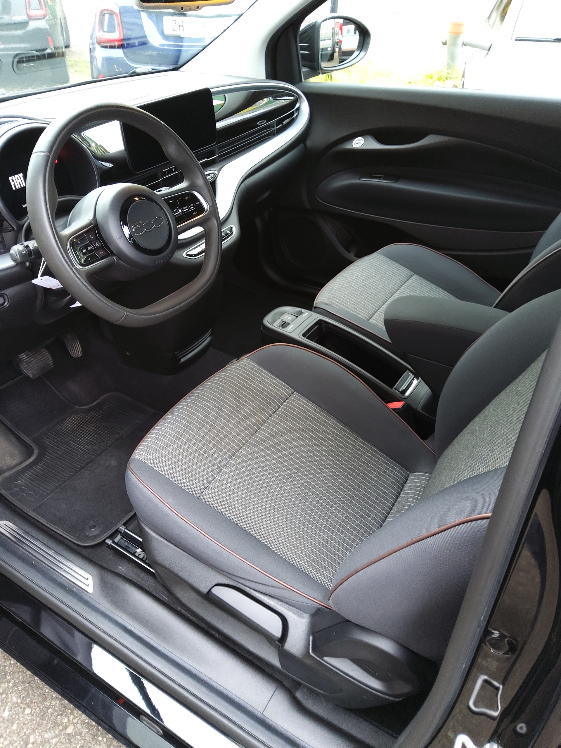 FIAT 500 Cabrio electric 87 kW Icon-image-3