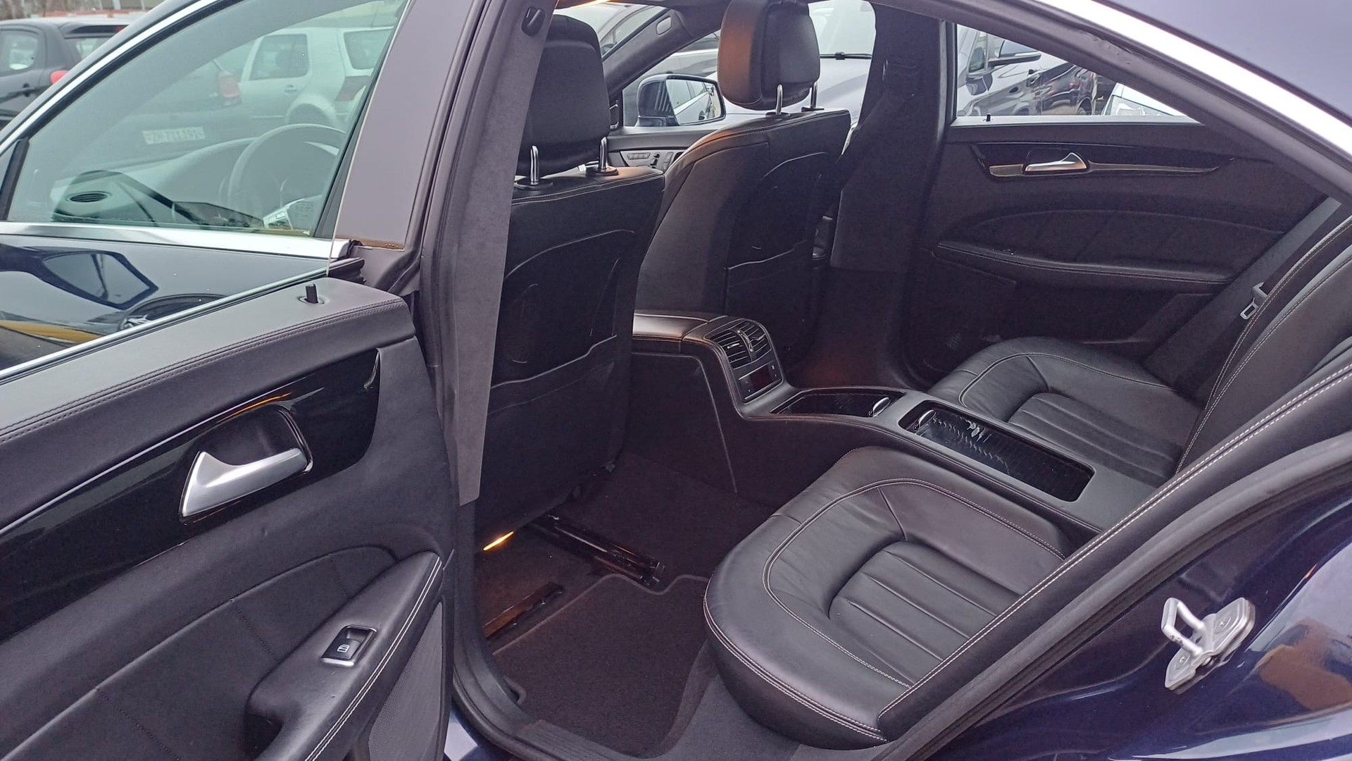 MERCEDES-BENZ CLS 500 4Matic 7G-Tronic-image-14