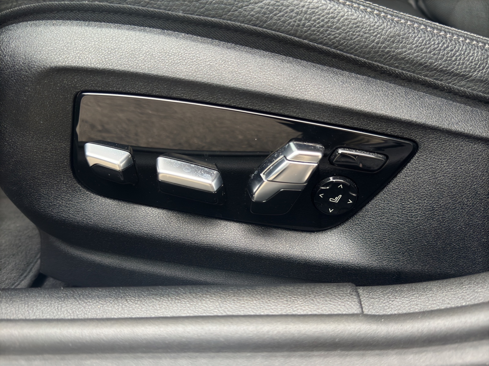 BMW 540d xDrive 48V M Sport Steptronic-image-21